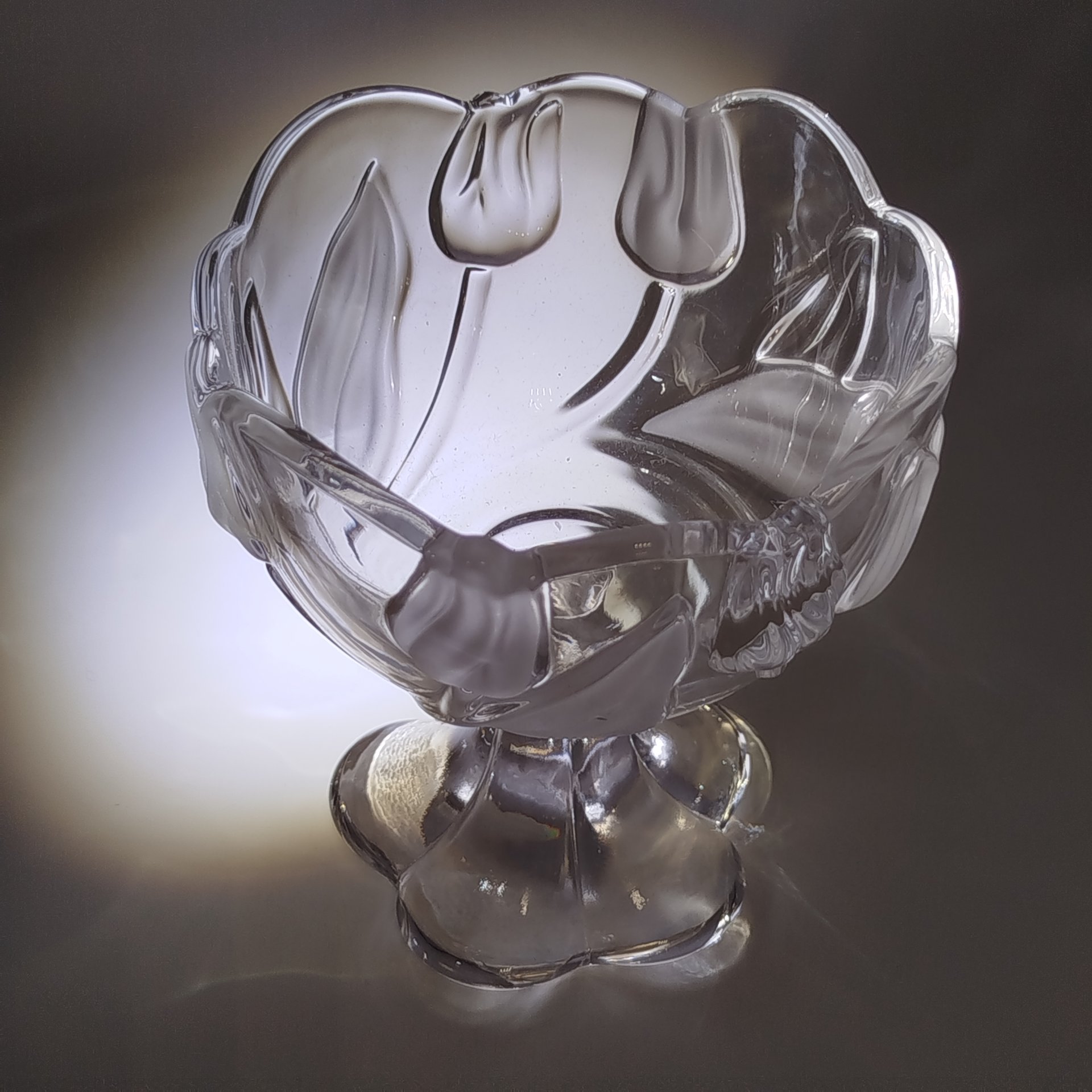 Конфетница (вазочка) с рельефным декором в виде тюльпанов, Walther Glas