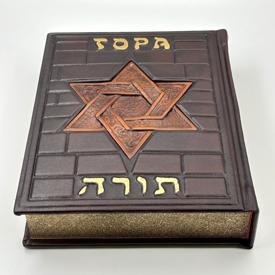 Книга "Тора" подарочное издание, кожаный переплет, авторская ручная работа