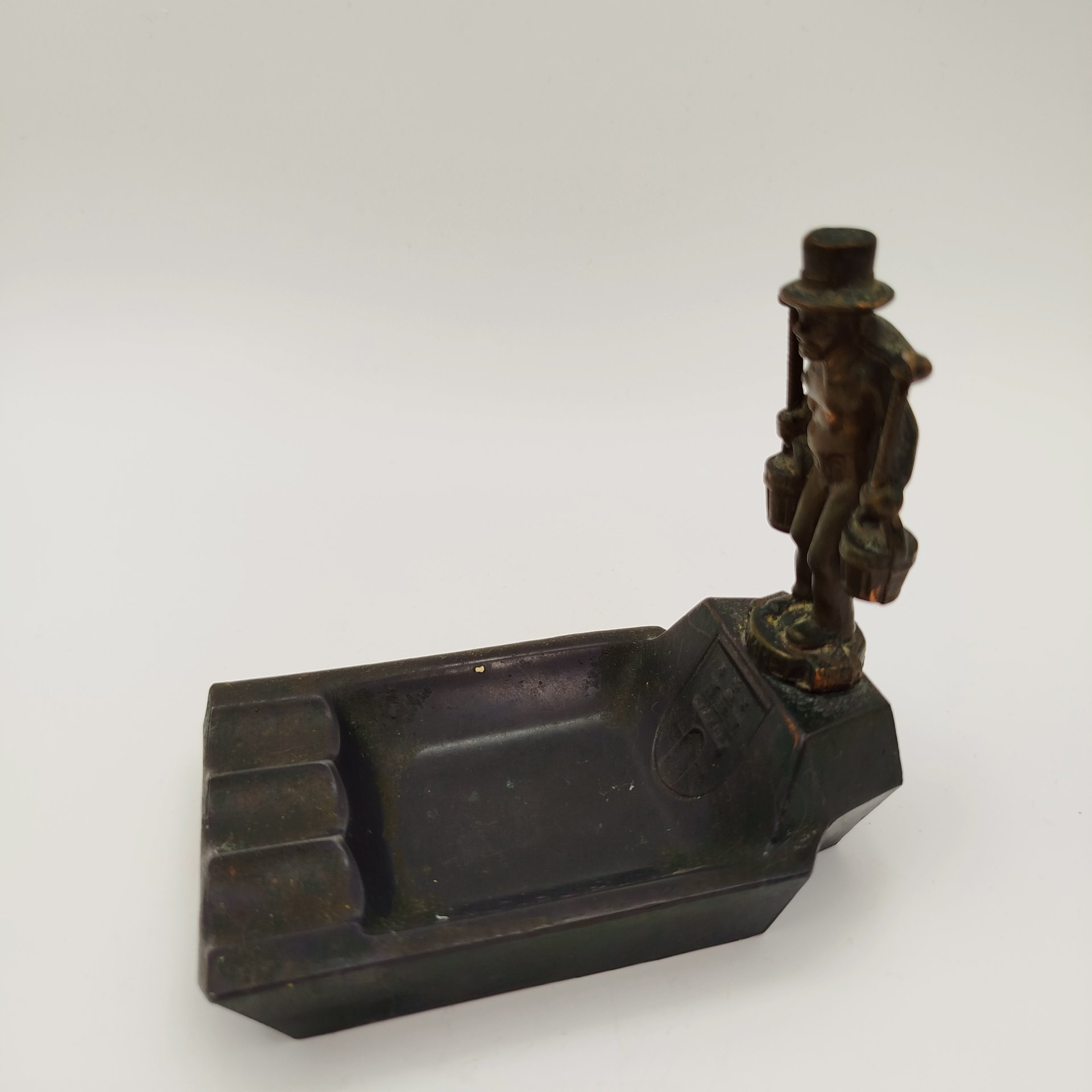 Пепельница со статуэткой "Водонос", металл, крашение, Европа, 1970-2000 гг.