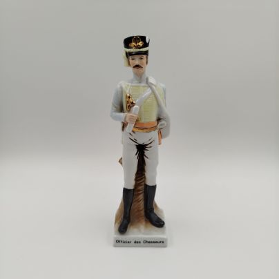 Статуэтка "Officier des Chasseurs" ("Офицер конных егерей"), фарфор, роспись, золочение