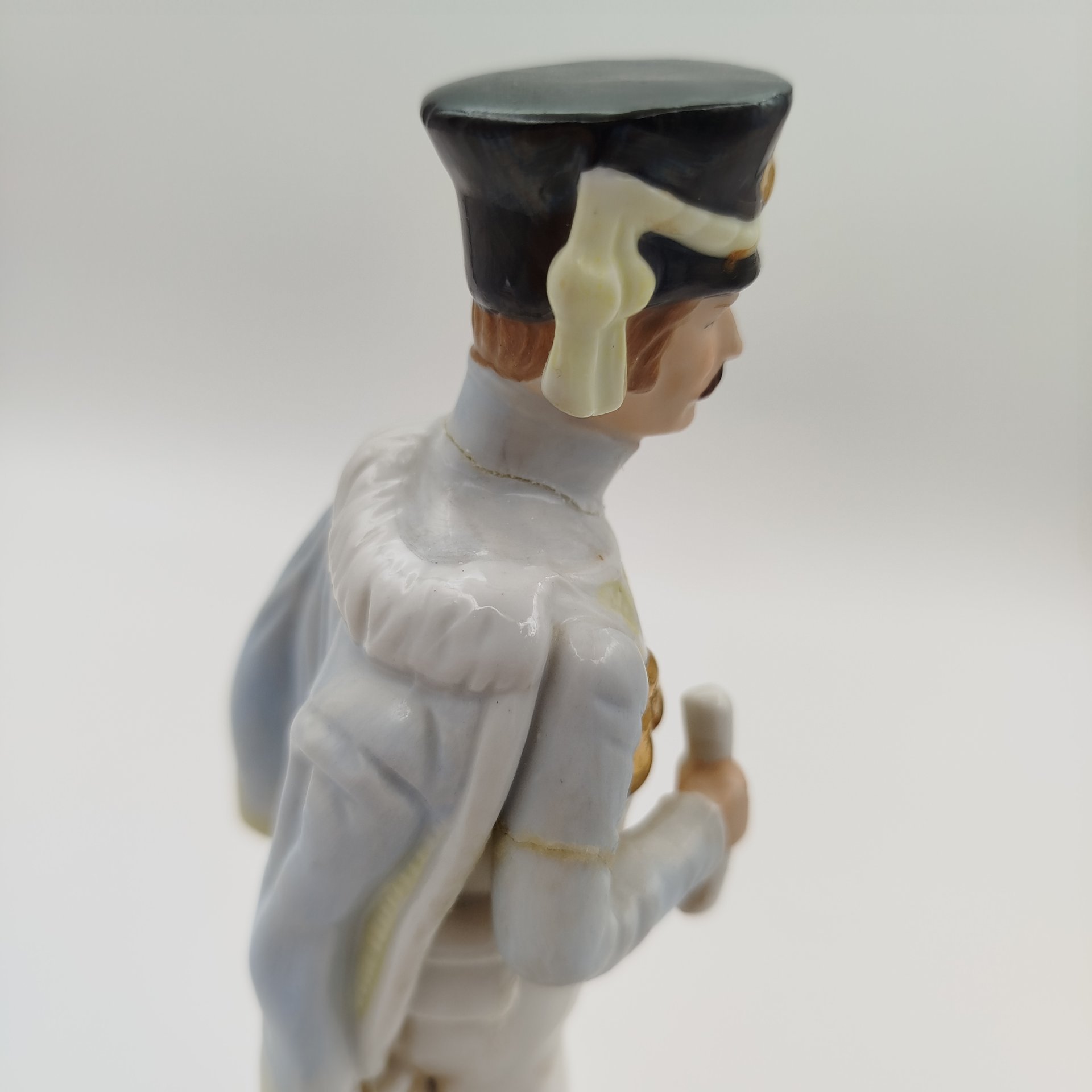 Статуэтка "Officier des Chasseurs" ("Офицер конных егерей"), фарфор, роспись, золочение