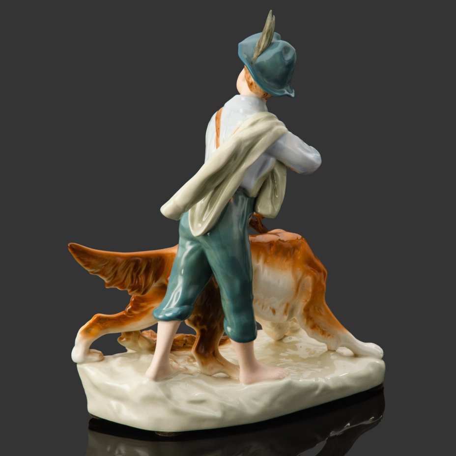 Статуэтка "Охотник с собакой", фарфор, аэрография, Royal Dux, Чехия, 1993-2010 гг.