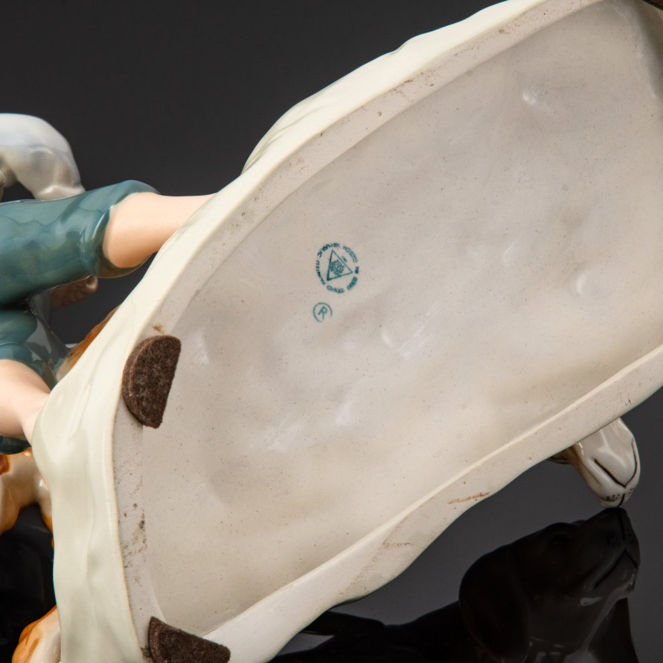 Статуэтка "Охотник с собакой", фарфор, аэрография, Royal Dux, Чехия, 1993-2010 гг.