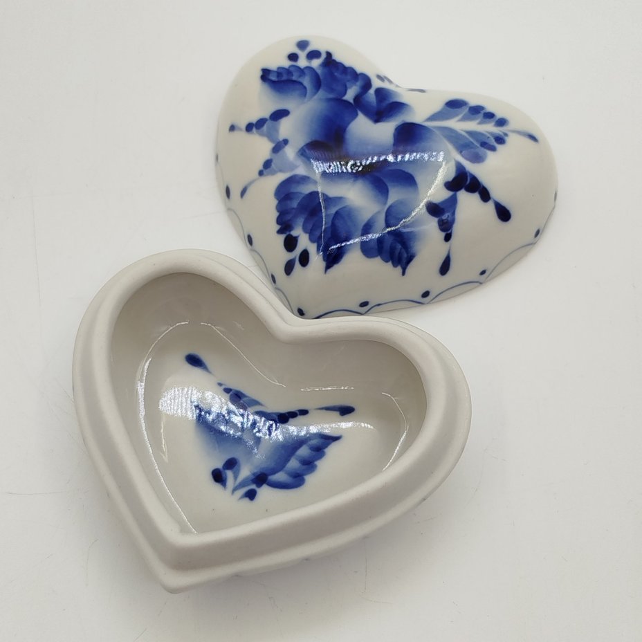 Шкатулка для мелочей (украшений) в форме сердца с цветочным декором в оригинальной коробке, Гжельский завод "Электроизолятор"