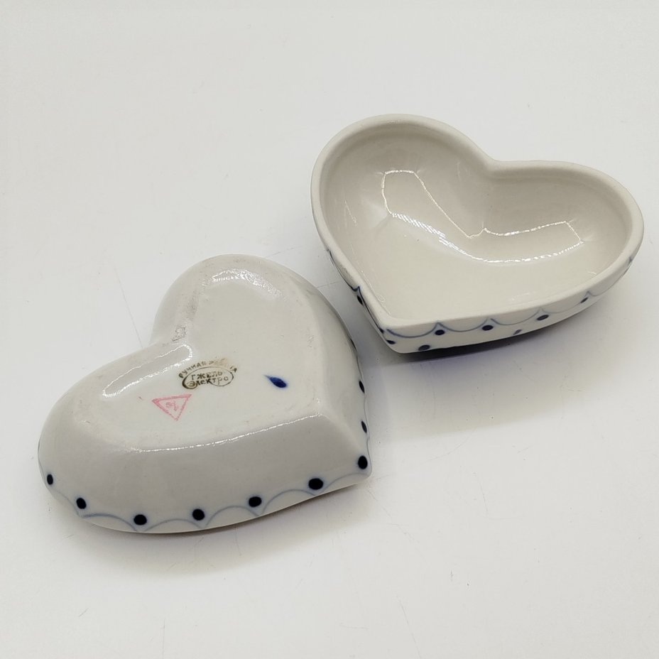 Шкатулка для мелочей (украшений) в форме сердца с цветочным декором в оригинальной коробке, Гжельский завод "Электроизолятор"