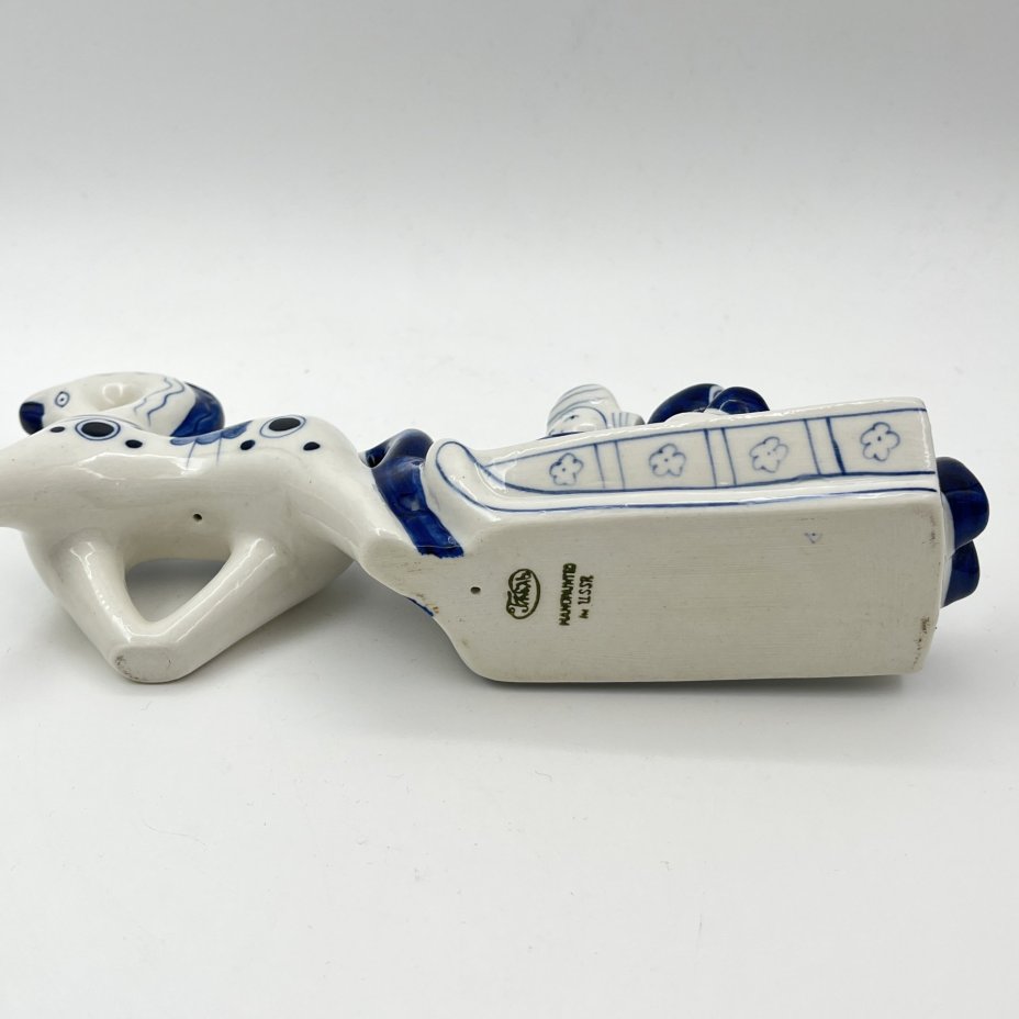 Статуэтка "В санях" ("Семья"), автор Людмила Павловна Азарова, фарфор, роспись, Объединение «Гжель», СССР, 1986-1991 гг.