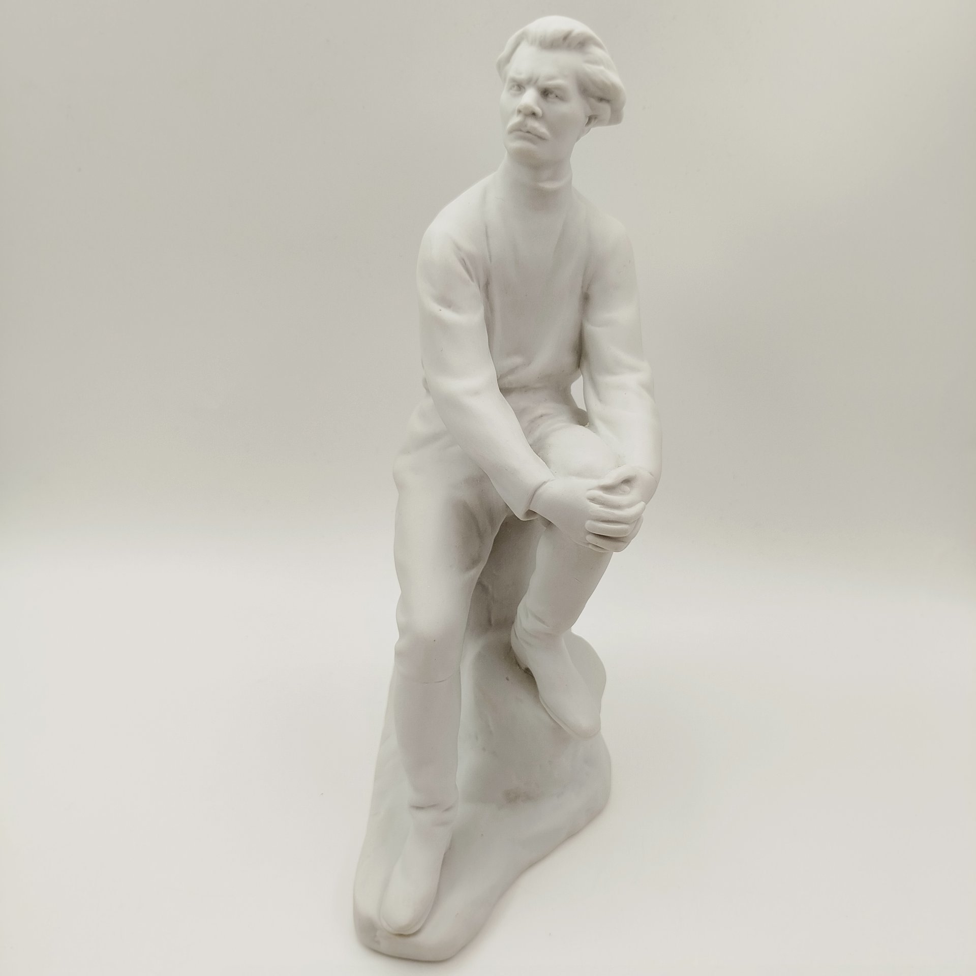 Статуэтка "Максим Горький", автор В.Г. Стамов, фарфор, бисквит, Ленинградский фарфоровый завод (ЛФЗ), СССР, 1960-1970 гг.