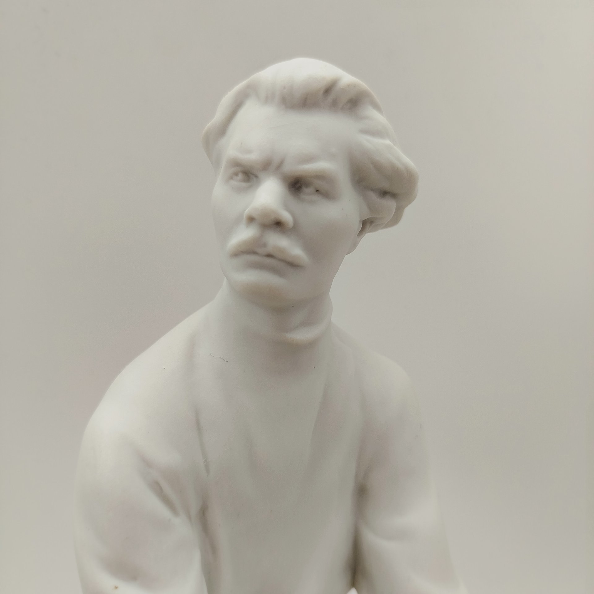 Статуэтка "Максим Горький", автор В.Г. Стамов, фарфор, бисквит, Ленинградский фарфоровый завод (ЛФЗ), СССР, 1960-1970 гг.