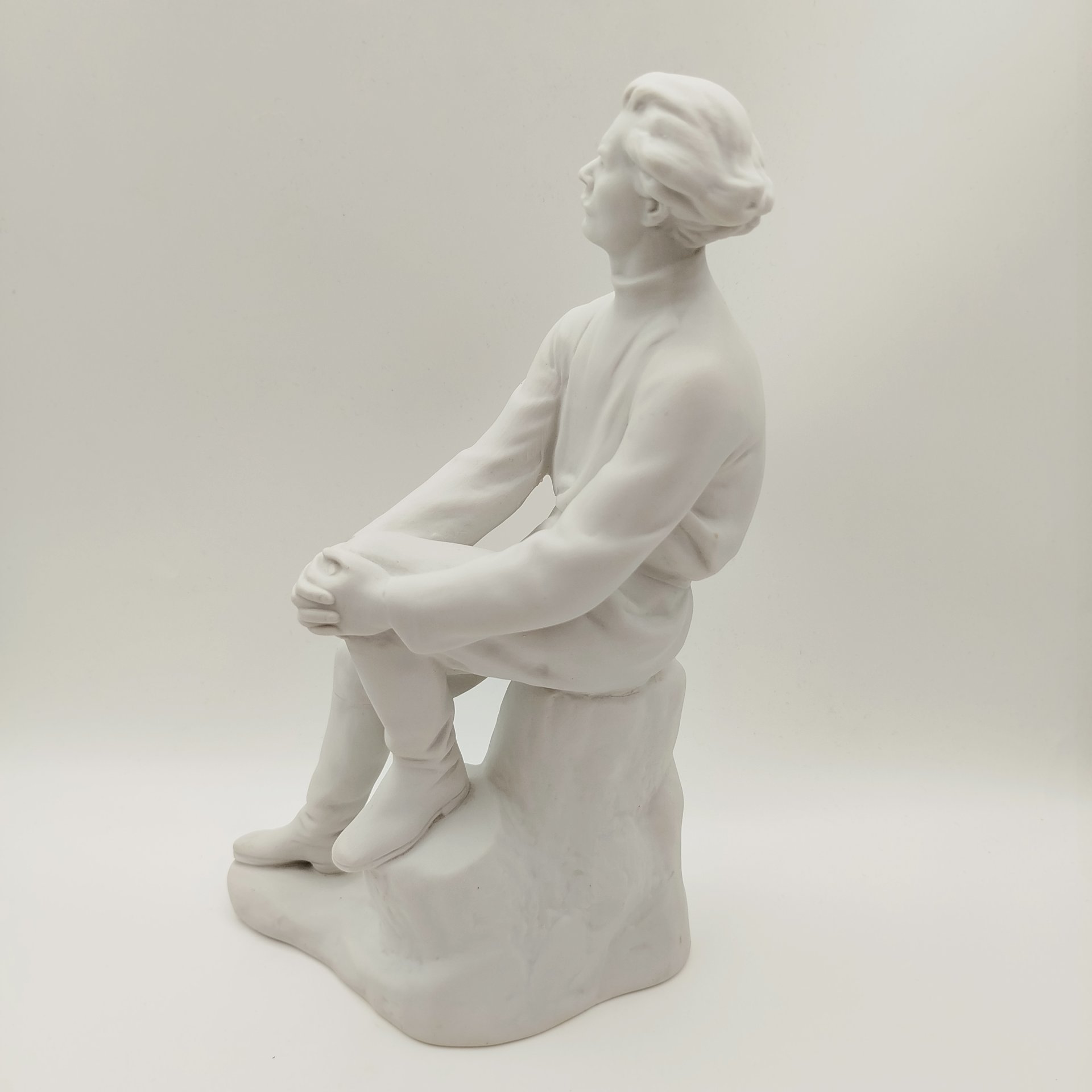 Статуэтка "Максим Горький", автор В.Г. Стамов, фарфор, бисквит, Ленинградский фарфоровый завод (ЛФЗ), СССР, 1960-1970 гг.