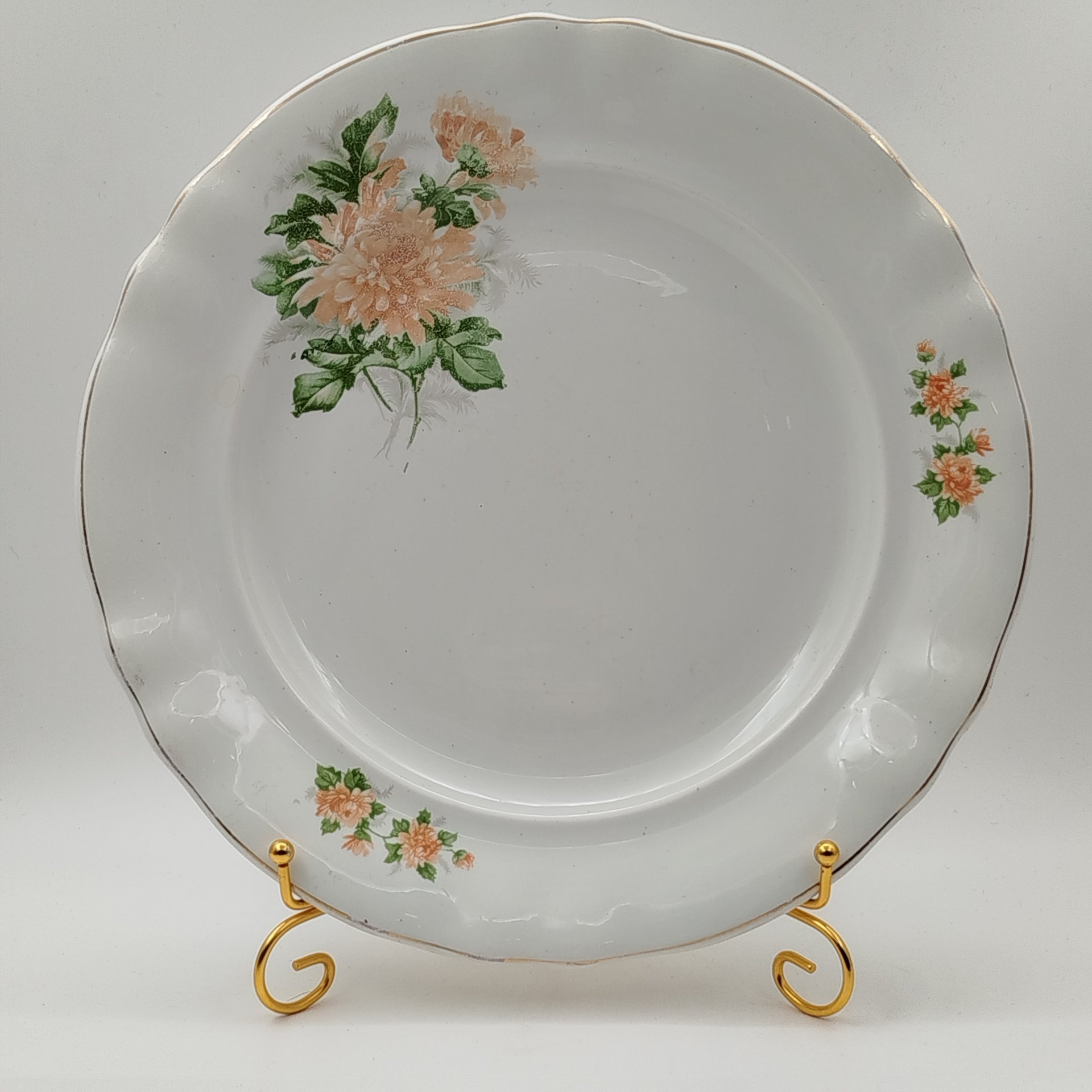 Набор из четырех предметов с цветочным декором (блюдо круглое, блюдо овальное и две тарелки), фаянс, деколь, золочение, Конаковский фаянсовый завод им. М.И. Калинина (ЗиК Конаково), СССР, 1952-1962 гг.