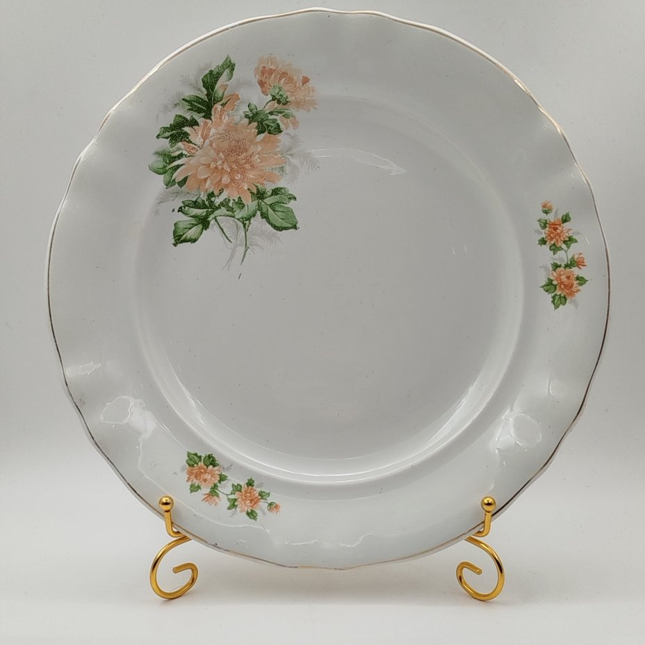 Набор из четырех предметов с цветочным декором (блюдо круглое, блюдо овальное и две тарелки), фаянс, деколь, золочение, Конаковский фаянсовый завод им. М.И. Калинина (ЗиК Конаково), СССР, 1952-1962 гг.