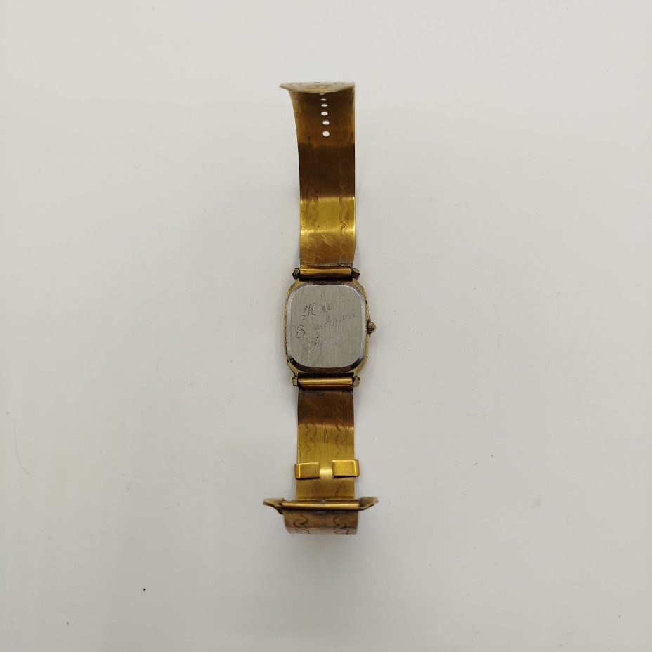 Часы  женские наручные с браслетом декорированным волнистым орнаментом, металл, стекло, Завод «Луч», с. Новоселки, СССР, 1960-1980 гг.