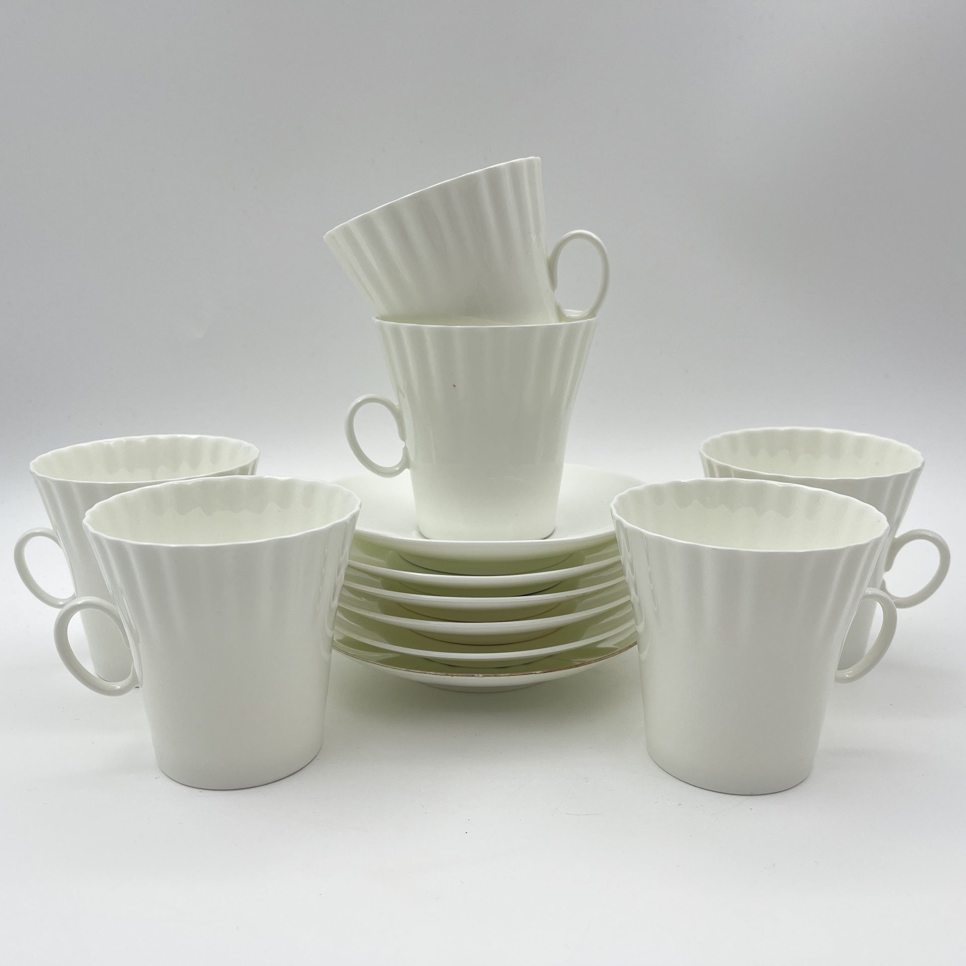 Набор из шести кофейных пар формы "Одуванчик", автор формы Гусева Е.В., фарфор, Ленинградский фарфоровый завод (ЛФЗ), СССР, 1970-1990 гг.