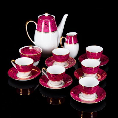 Сервиз кофейный на 6 персон, украшенный золотыми цветами по малиновому фону, в коробке, фарфор, деколь, крытье, золочение, Moritz Zdekauer (MZ), Чехословакия, 1945-1970 гг.