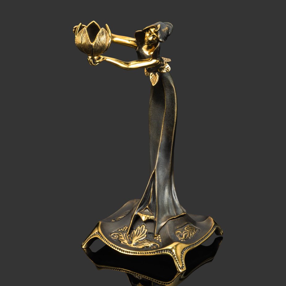 Подсвечник "Дева дарящая цветок" левый