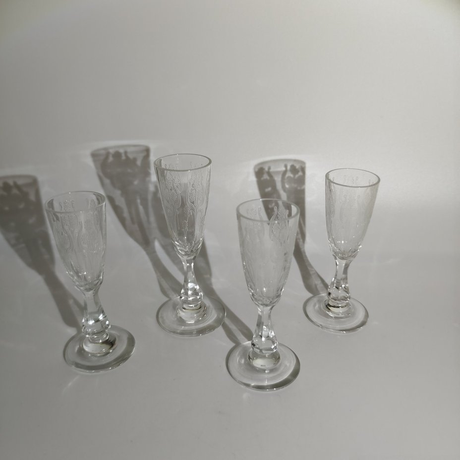 Набор рюмок с орнаментальным декором, на 4 персоны, стекло, травление, Российская империя, 1890-1915 гг.