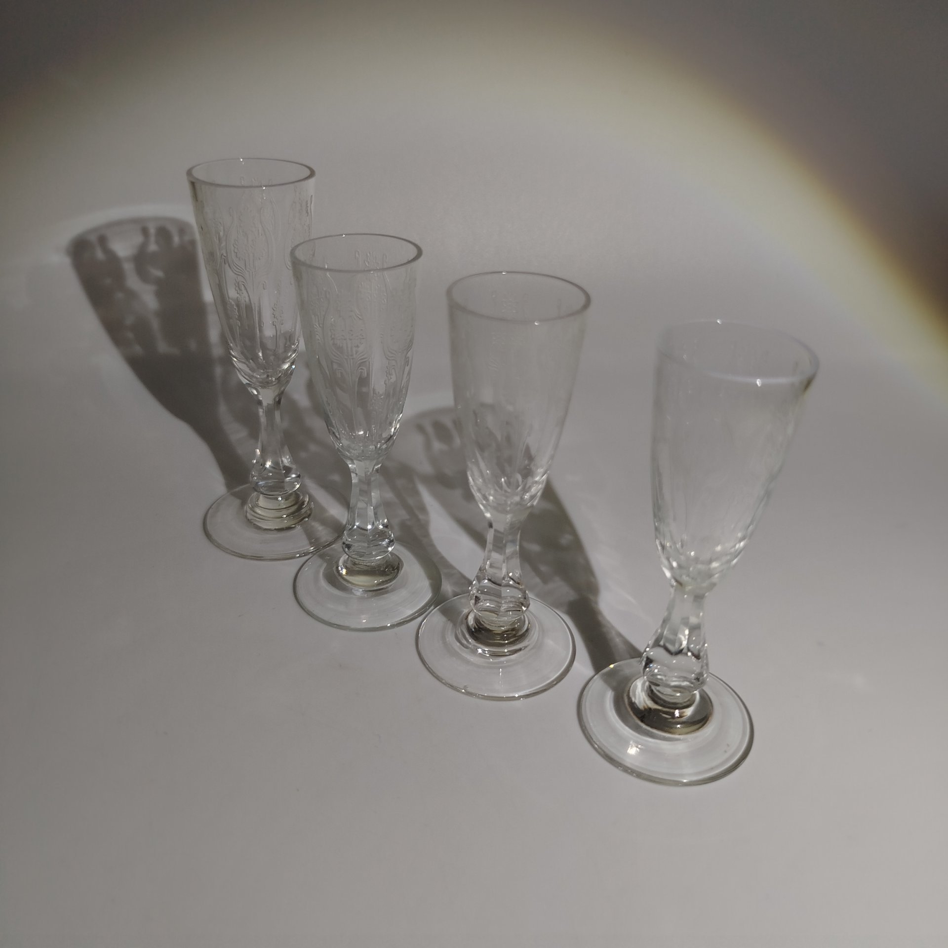 Набор рюмок с орнаментальным декором, на 4 персоны, стекло, травление, Российская империя, 1890-1915 гг.