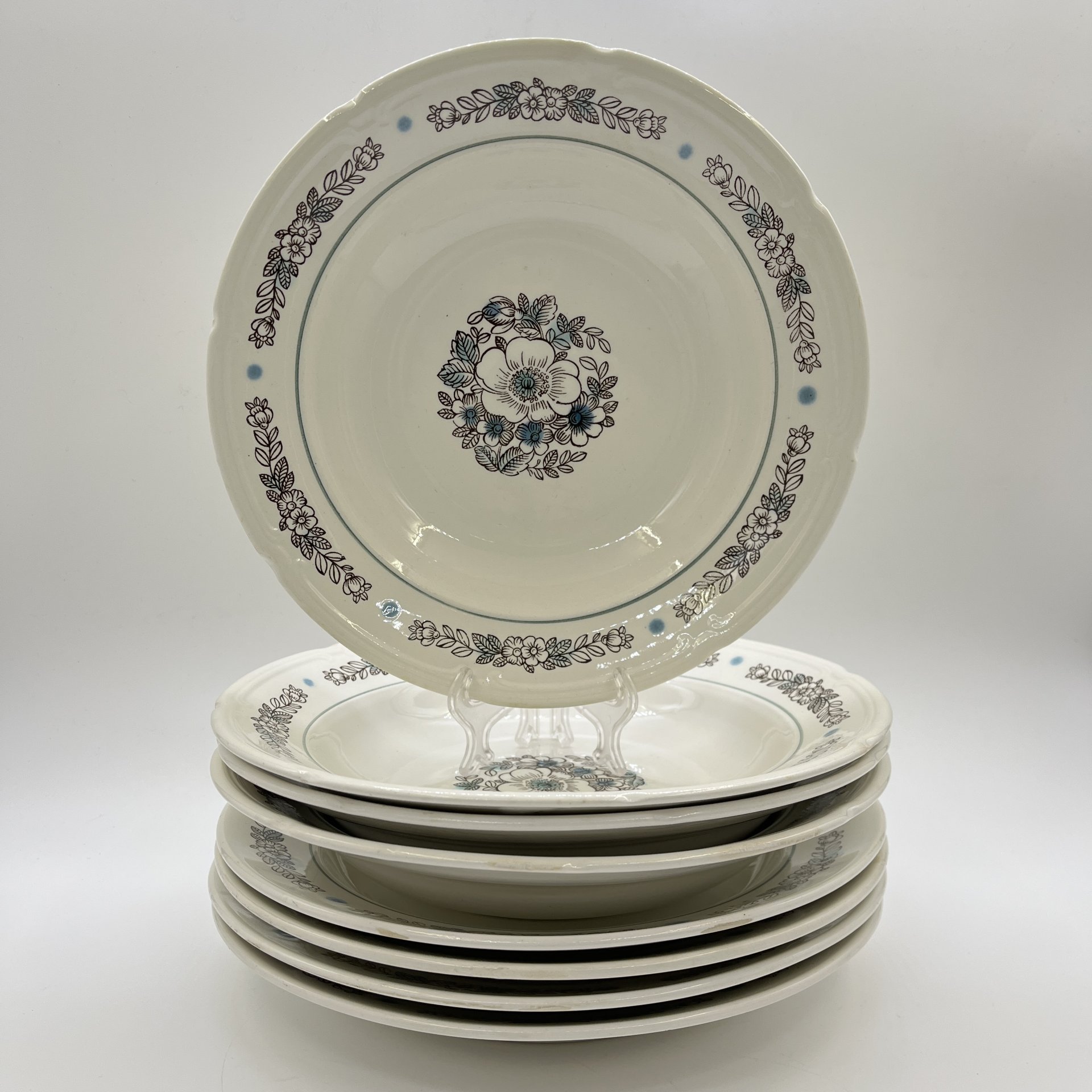 Набор из суповых и обеденных тарелок (8 шт.), в подборе, фаянс, Конаковский фаянсовый завод им. М.И. Калинина (ЗиК Конаково), СССР, 1974-1991 гг.