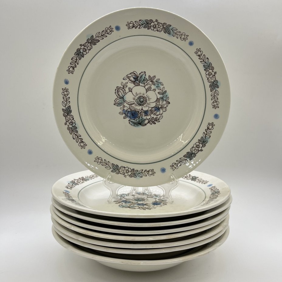 Набор из суповых и обеденных тарелок (8 шт.), в подборе, фаянс, Конаковский фаянсовый завод им. М.И. Калинина (ЗиК Конаково), СССР, 1974-1991 гг.