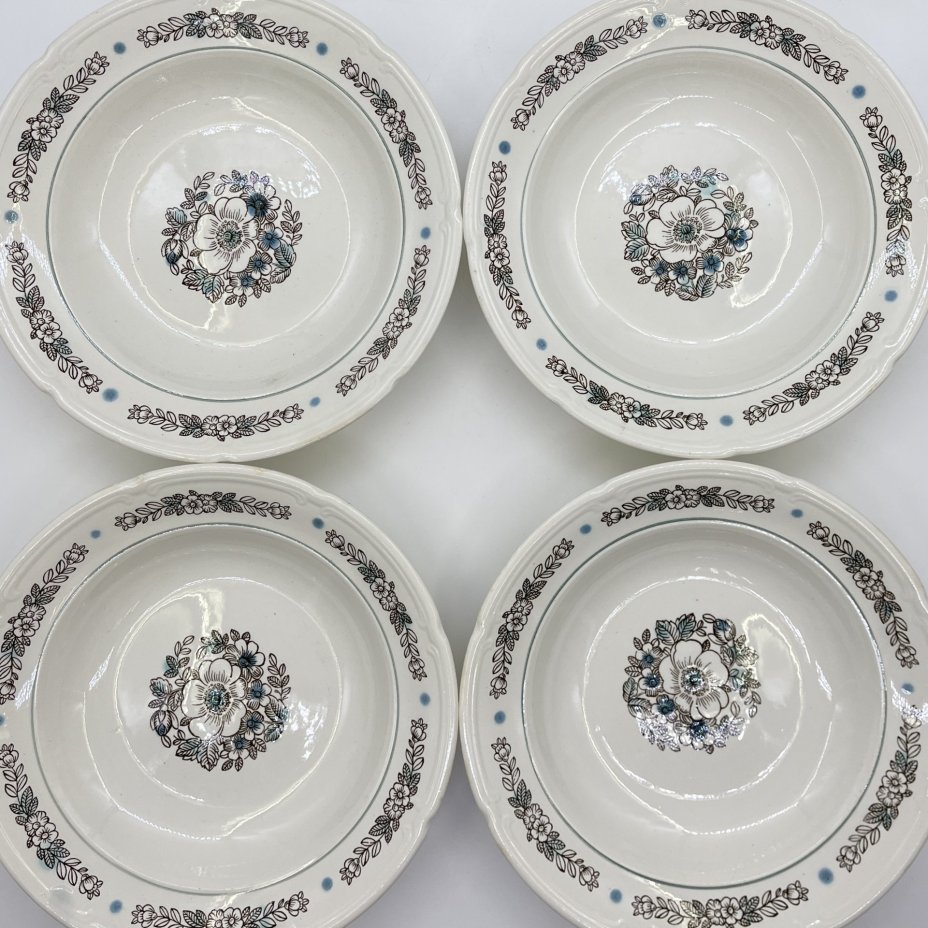 Набор из суповых и обеденных тарелок (8 шт.), в подборе, фаянс, Конаковский фаянсовый завод им. М.И. Калинина (ЗиК Конаково), СССР, 1974-1991 гг.