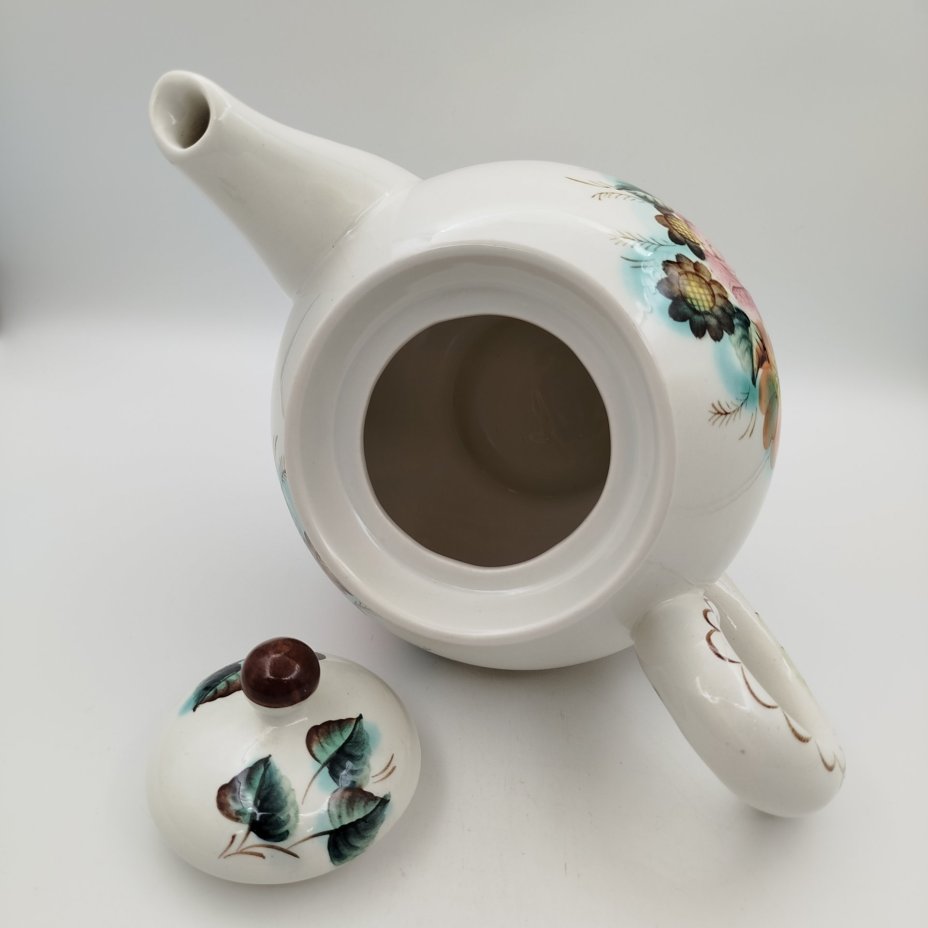 Чайник заварочный (большой), украшенный цветочным декором, фаянс, роспись, Семикаракорская керамика (Семикаракорский райпромкомбинат), СССР, 1970-1990 гг., Семикаракорская керамика (Семикаракорский райпромкомбинат)