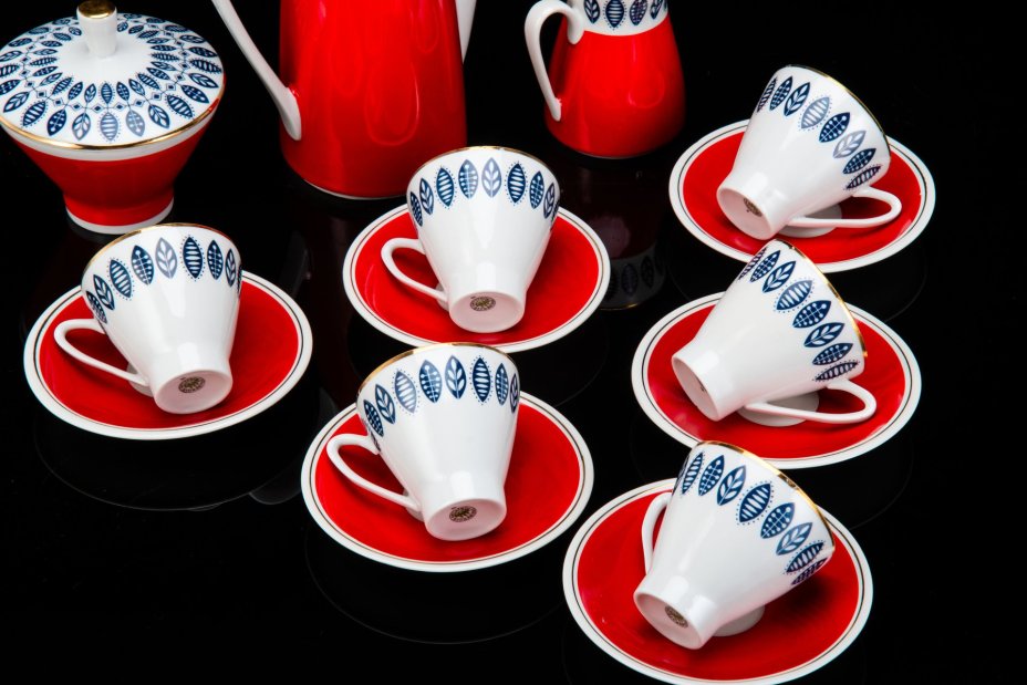 Сервиз кофейный со стилизованным растительным орнаментом на 6 персон (15 предметов), фарфор, крытье, деколь, золочение, Freiberger Porzellan, ГДР, 1960-1990 гг.