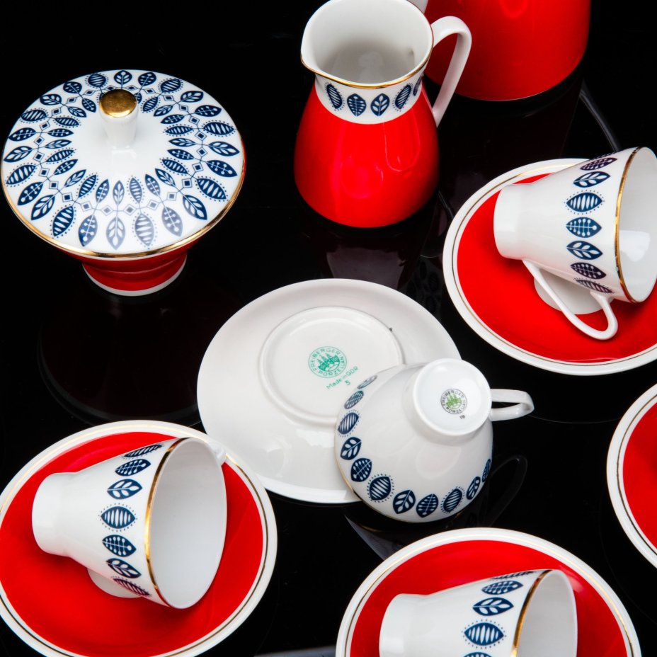 Сервиз кофейный со стилизованным растительным орнаментом на 6 персон (15 предметов), фарфор, крытье, деколь, золочение, Freiberger Porzellan, ГДР, 1960-1990 гг.