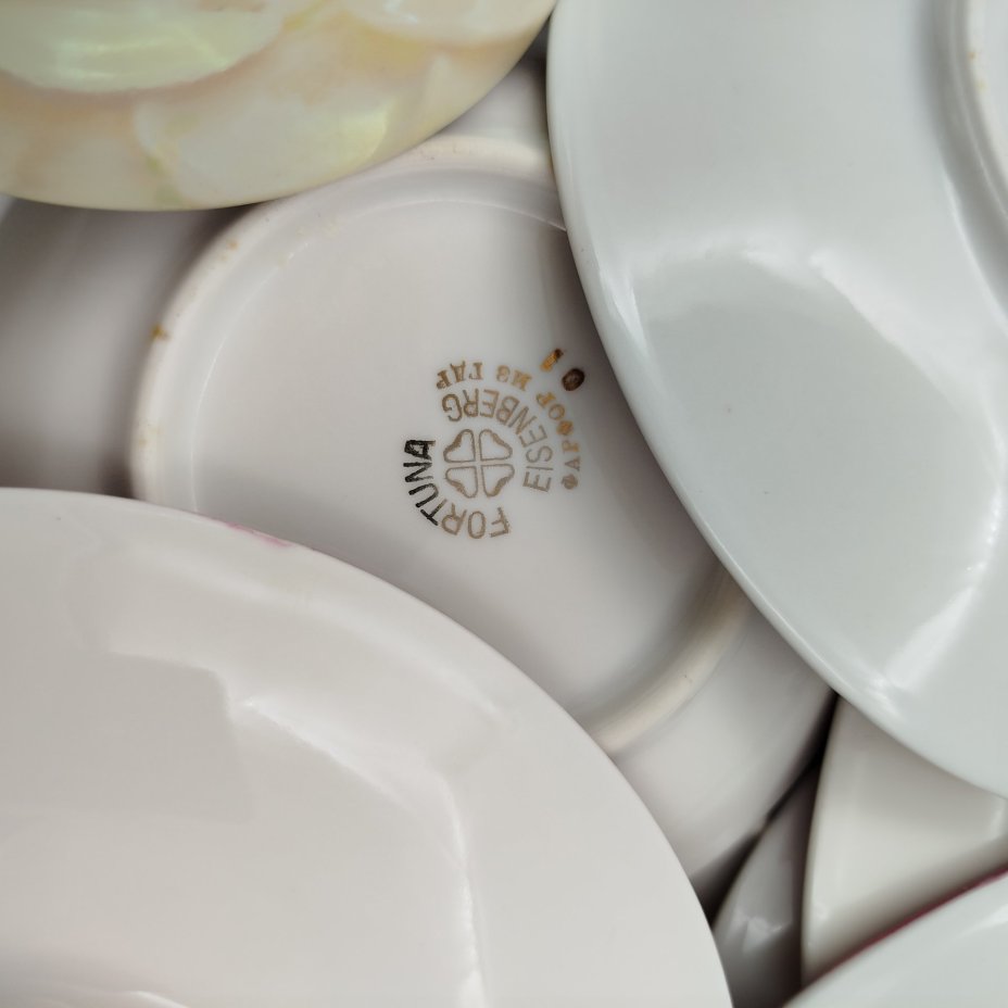 Набор чайных трио из сервиза "Мадонна" (чашки, блюдца, розетки) на 4 персоны, фарфор, деколь, люстр, золочение, Fortuna Eisenberg, Германия, 1960-1973 гг.