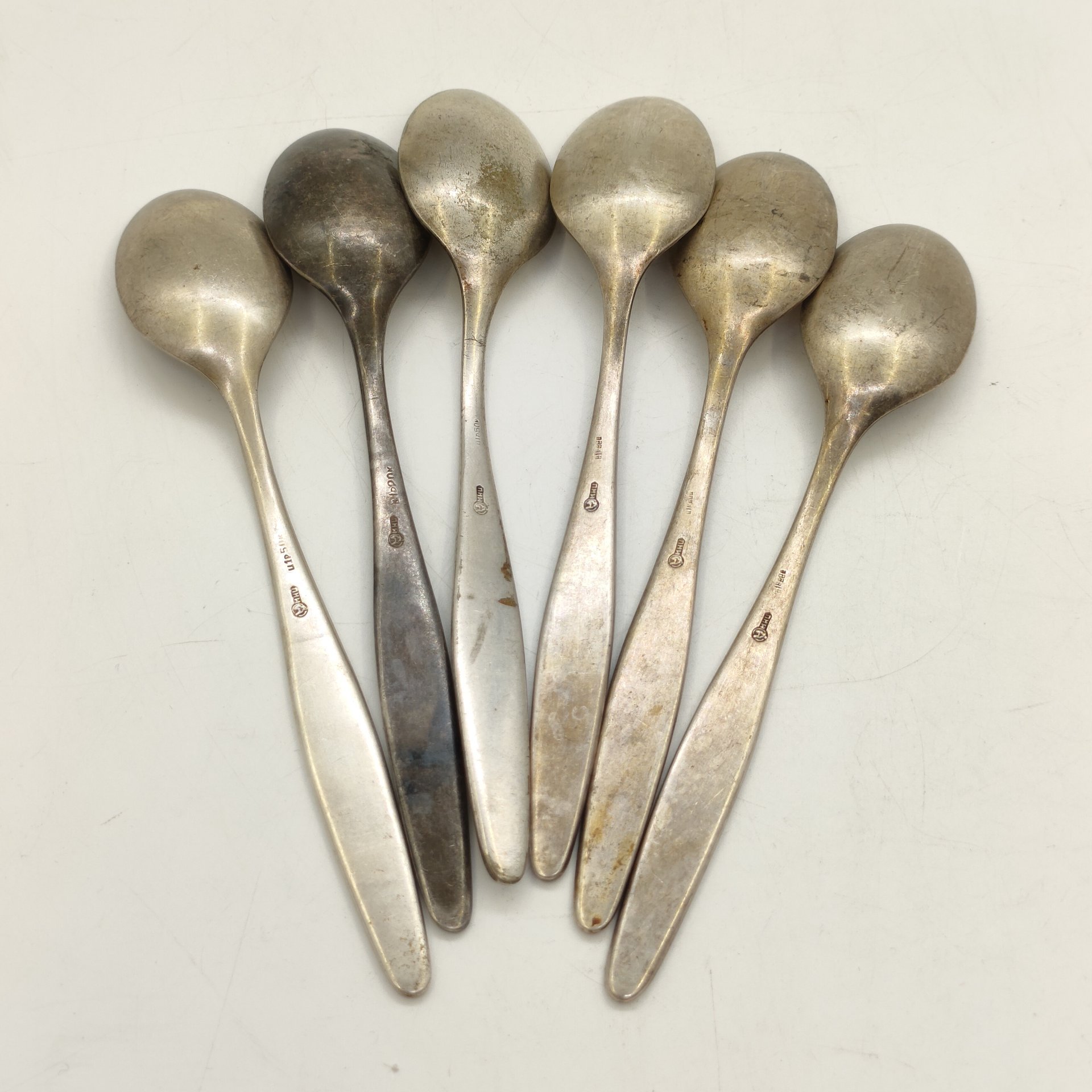 Набор из шести чайных ложек с орнаментальным декором (в подборе), мНЦ (медь-никель-цинк), Кольчугинский завод цветных металлов, СССР, 1960-1990 гг.