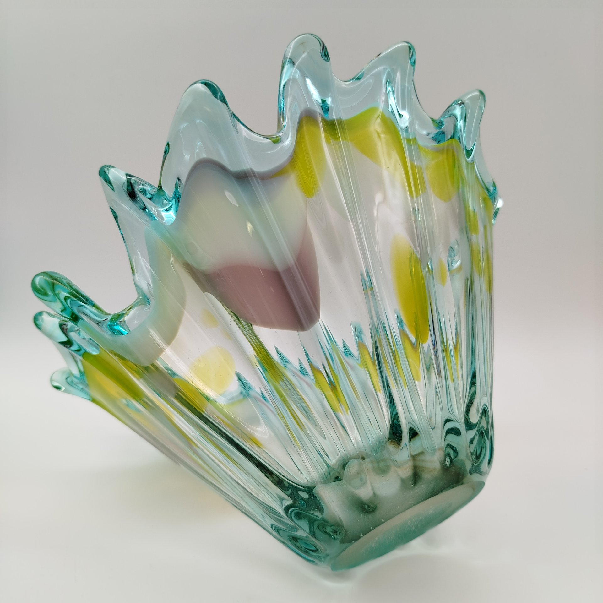 Ваза (конфетница, фруктовница) зеленого оттенка с цветными включениями, цветное стекло, СССР, 1980-1990 гг.