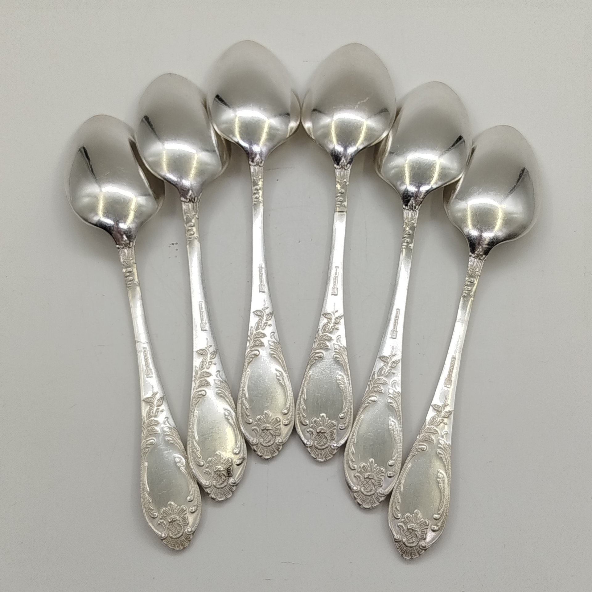 Комплект из 6-ти столовых ложек, украшенных растительным декором