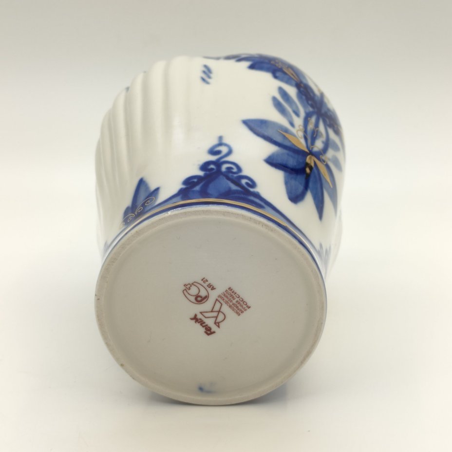 Ваза с флоральным декором, фарфор, роспись, золочение, Кисловодский фарфор - Феникс, Российская Федерация, 1990-2015 гг.