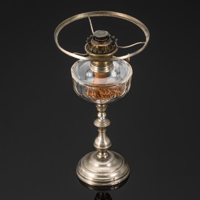 Лампа керосиновая на фигурном основании с прозрачным граненым резервуаром, Hugo Schneider