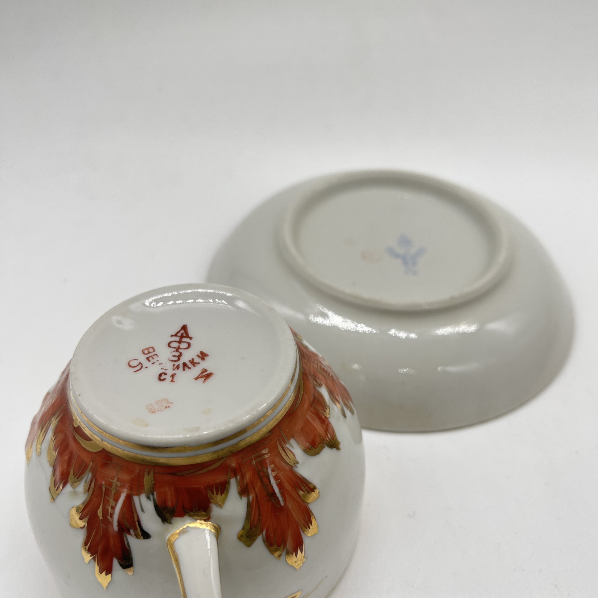 Чайная пара "Барбарис", автор Е. П. Смирнов, фарфор, роспись, золочение, Дмитровский фарфоровый завод (ДФЗ Вербилки), СССР, 1954-1965 гг.
