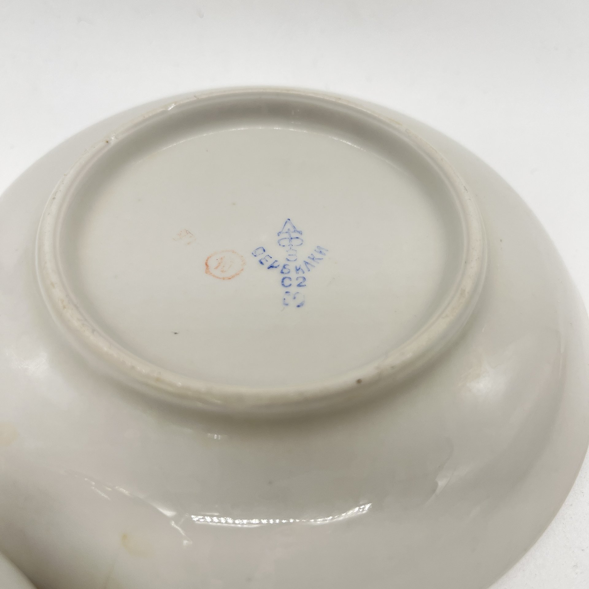 Чайная пара "Барбарис", автор Е. П. Смирнов, фарфор, роспись, золочение, Дмитровский фарфоровый завод (ДФЗ Вербилки), СССР, 1954-1965 гг.