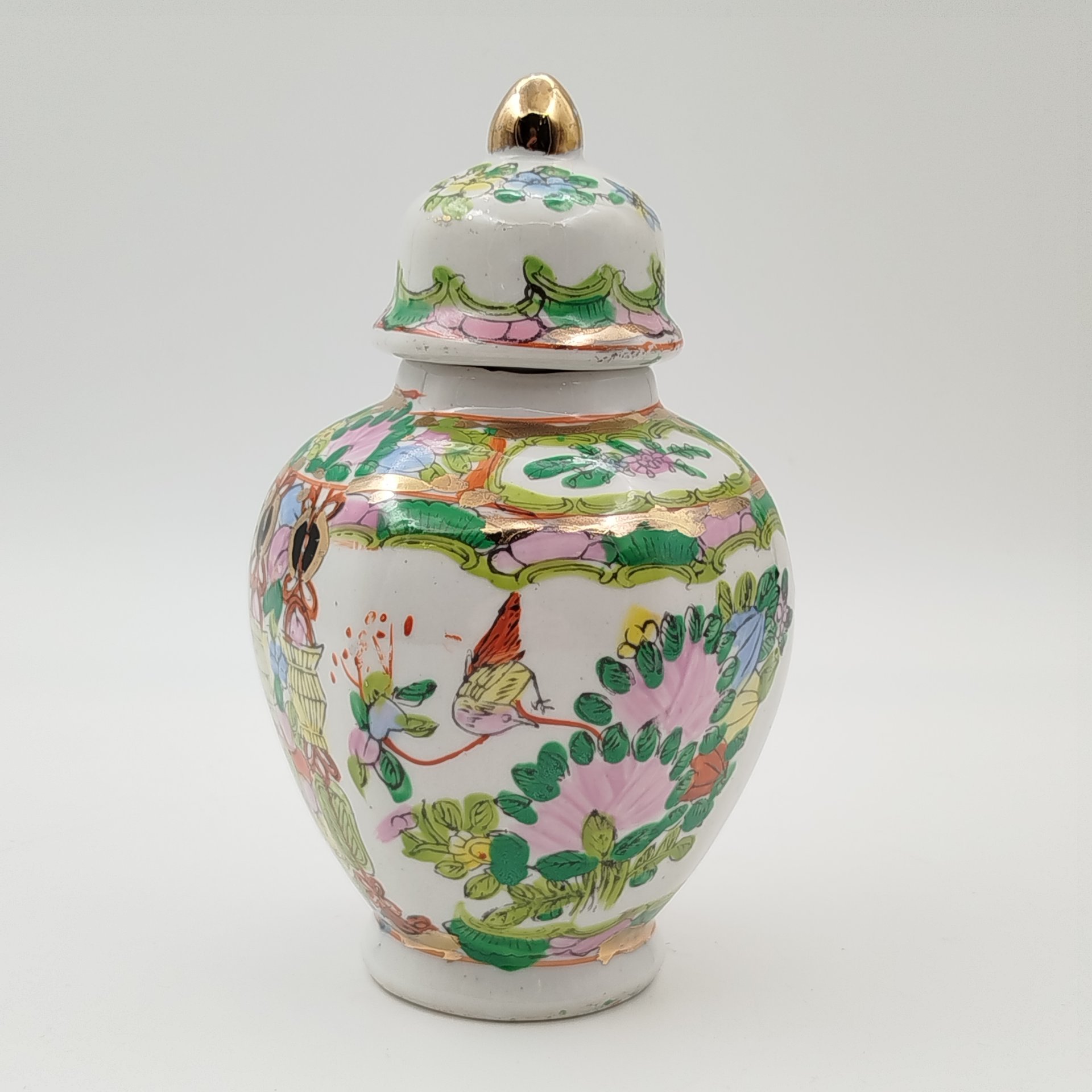 Ваза миниатюрная с крышкой "Сцена императорского двора", форма «мейпин»