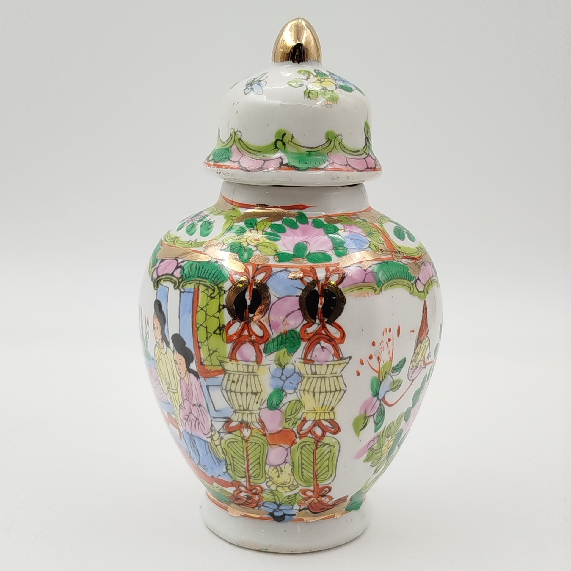 Ваза миниатюрная с крышкой "Сцена императорского двора", форма «мейпин»