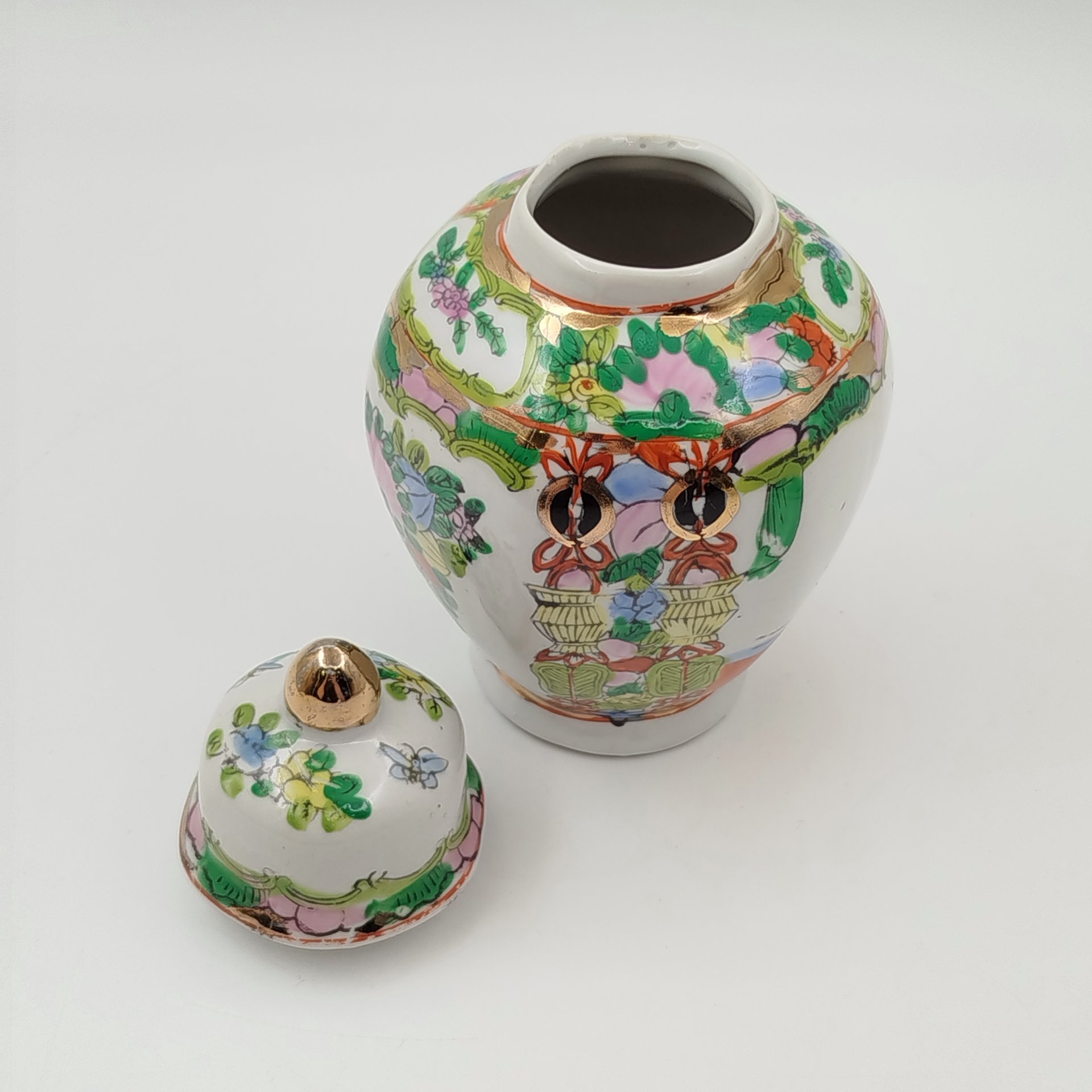 Ваза миниатюрная с крышкой "Сцена императорского двора", форма «мейпин»