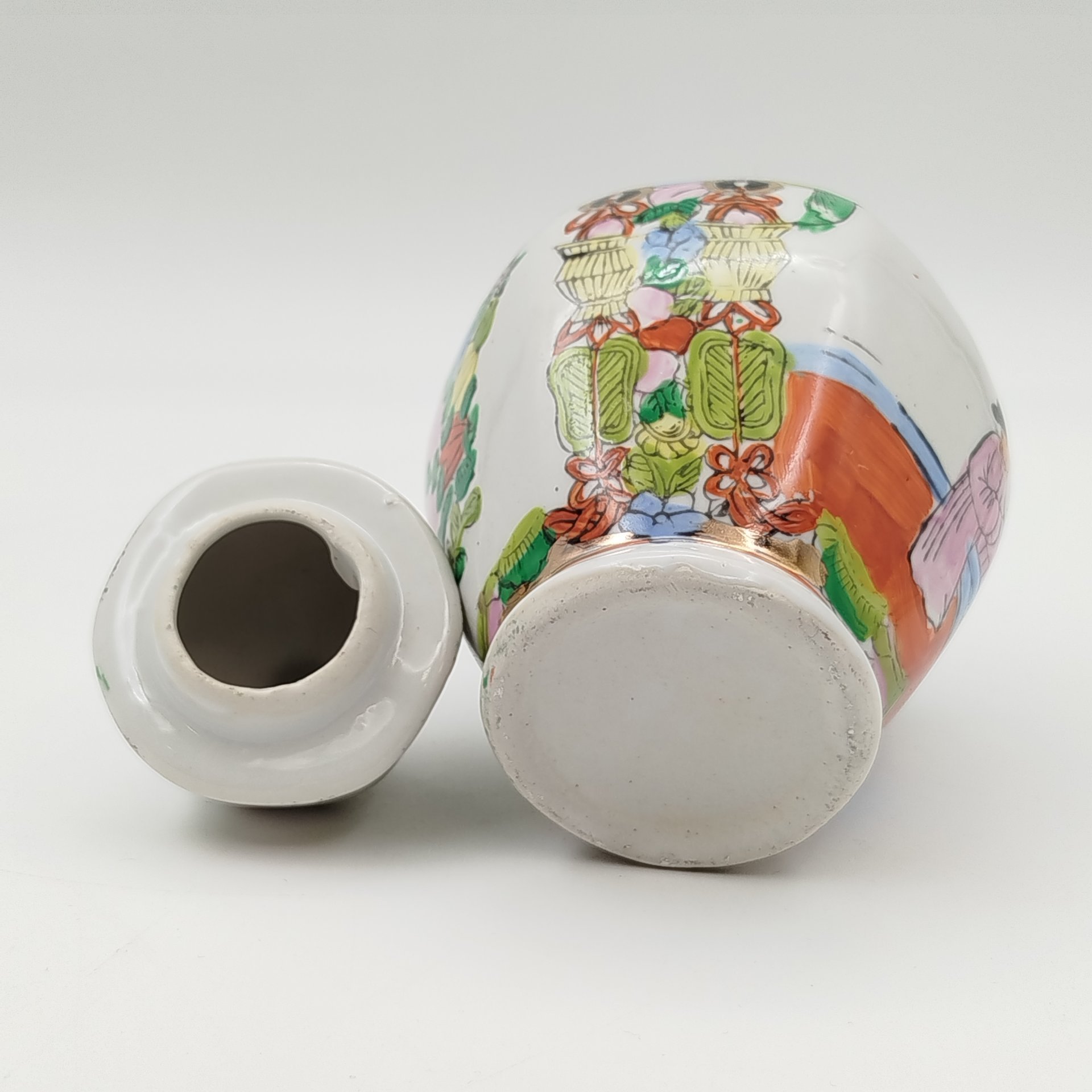 Ваза миниатюрная с крышкой "Сцена императорского двора", форма «мейпин»