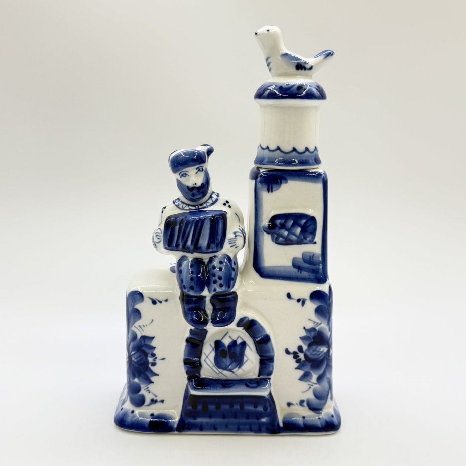 Штоф "Печка", фарфор, роспись, Гжельский фарфоровый завод, Россия, 1991-2019 гг., Гжельский фарфоровый завод
