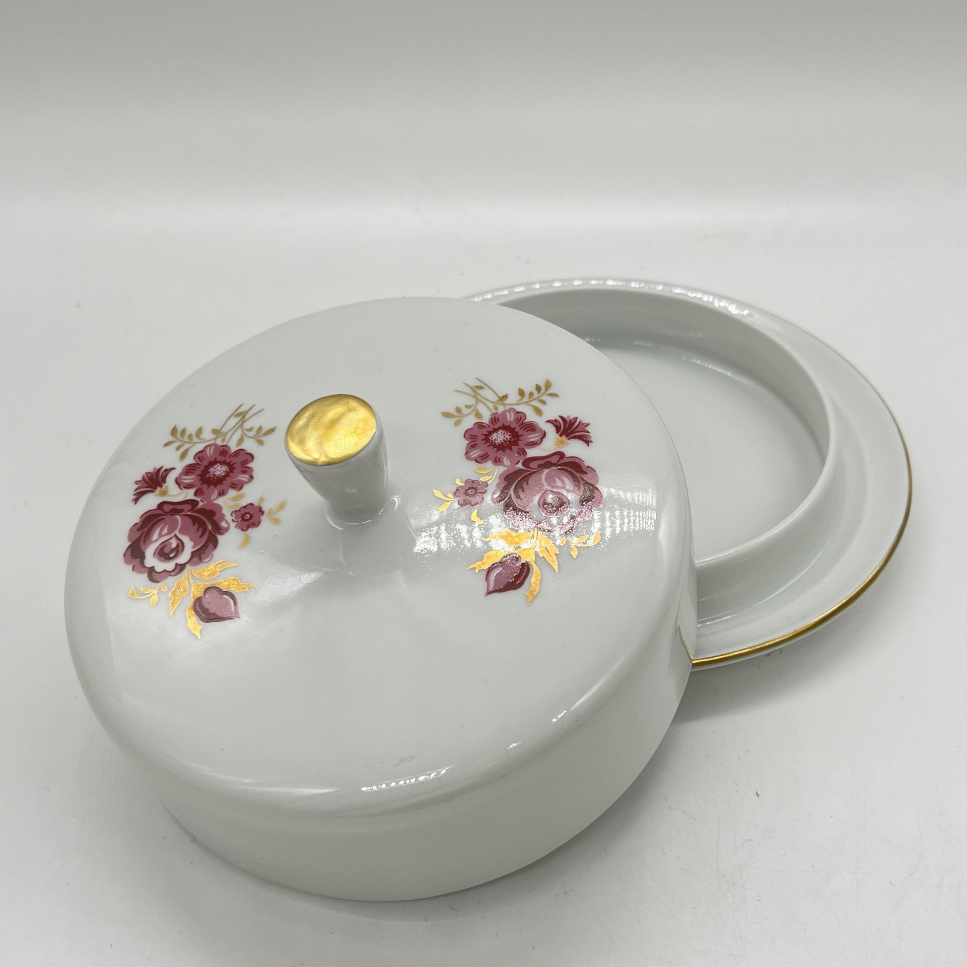 Маслёнка с цветочным декором, фарфор, деколь, золочение, Freiberger Porzellan, ГДР, 1970-1990 гг.