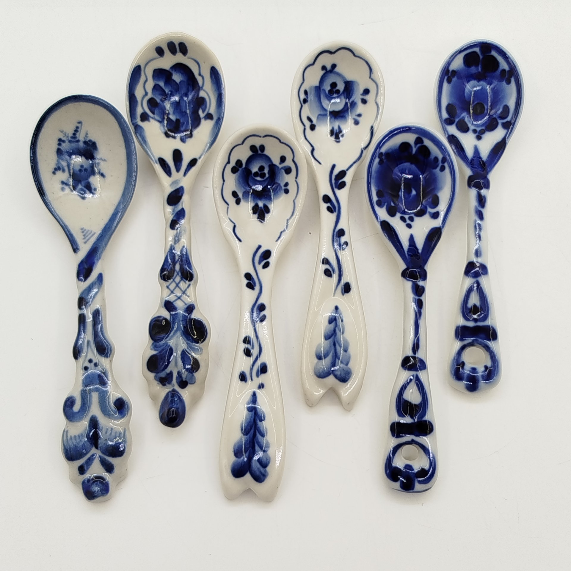 Набор из 6-ти ложек (в подборе) с расписным цветочным декором, Гжель