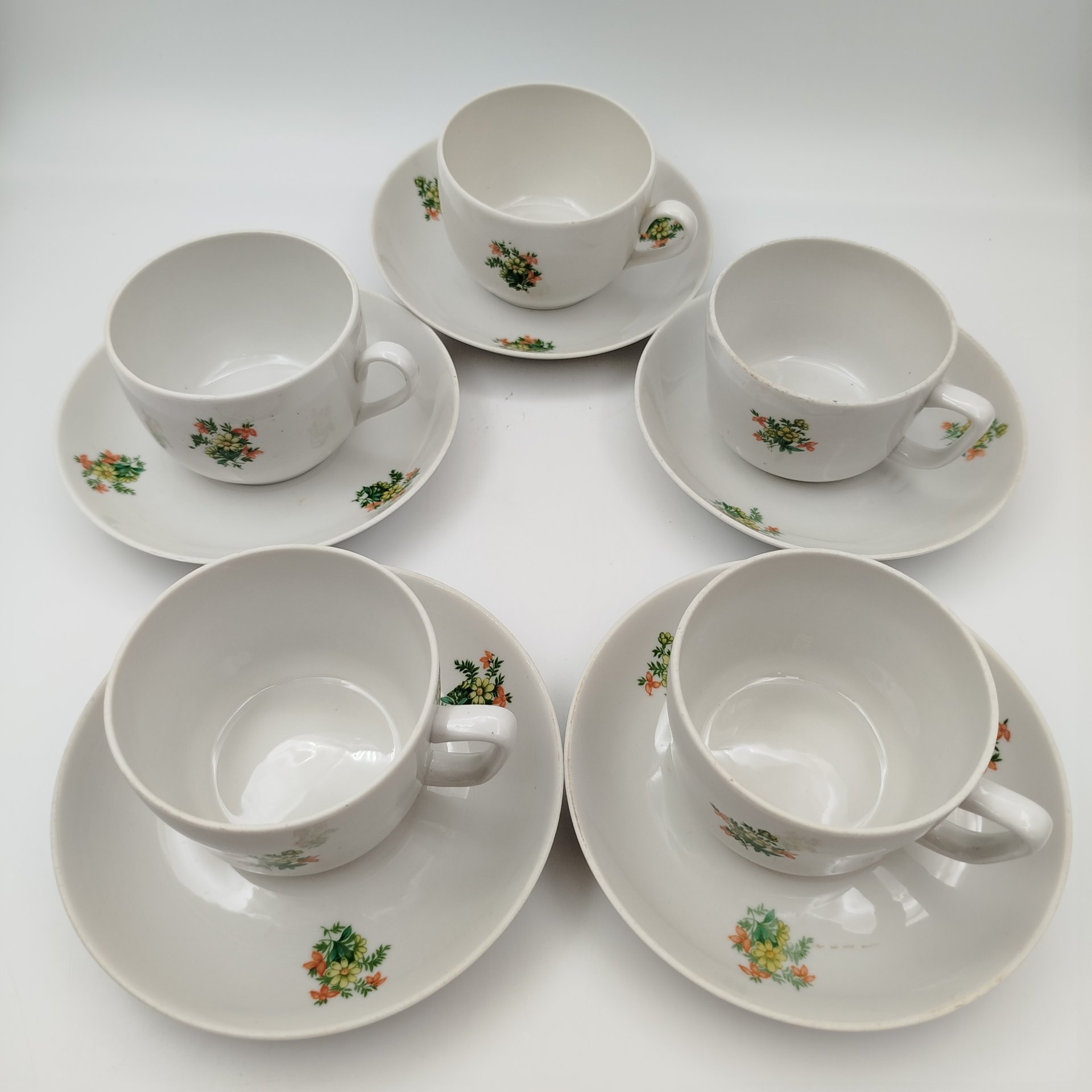 Набор из 5-ти чайных пар, украшенных цветочным декором, фарфор, деколь, Дмитровский фарфоровый завод (ДФЗ Вербилки), СССР, 1954-1965 гг.