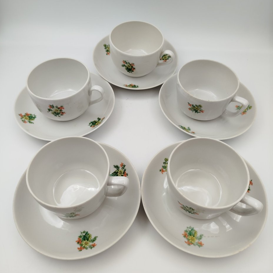 Набор из 5-ти чайных пар, украшенных цветочным декором, фарфор, деколь, Дмитровский фарфоровый завод (ДФЗ Вербилки), СССР, 1954-1965 гг.