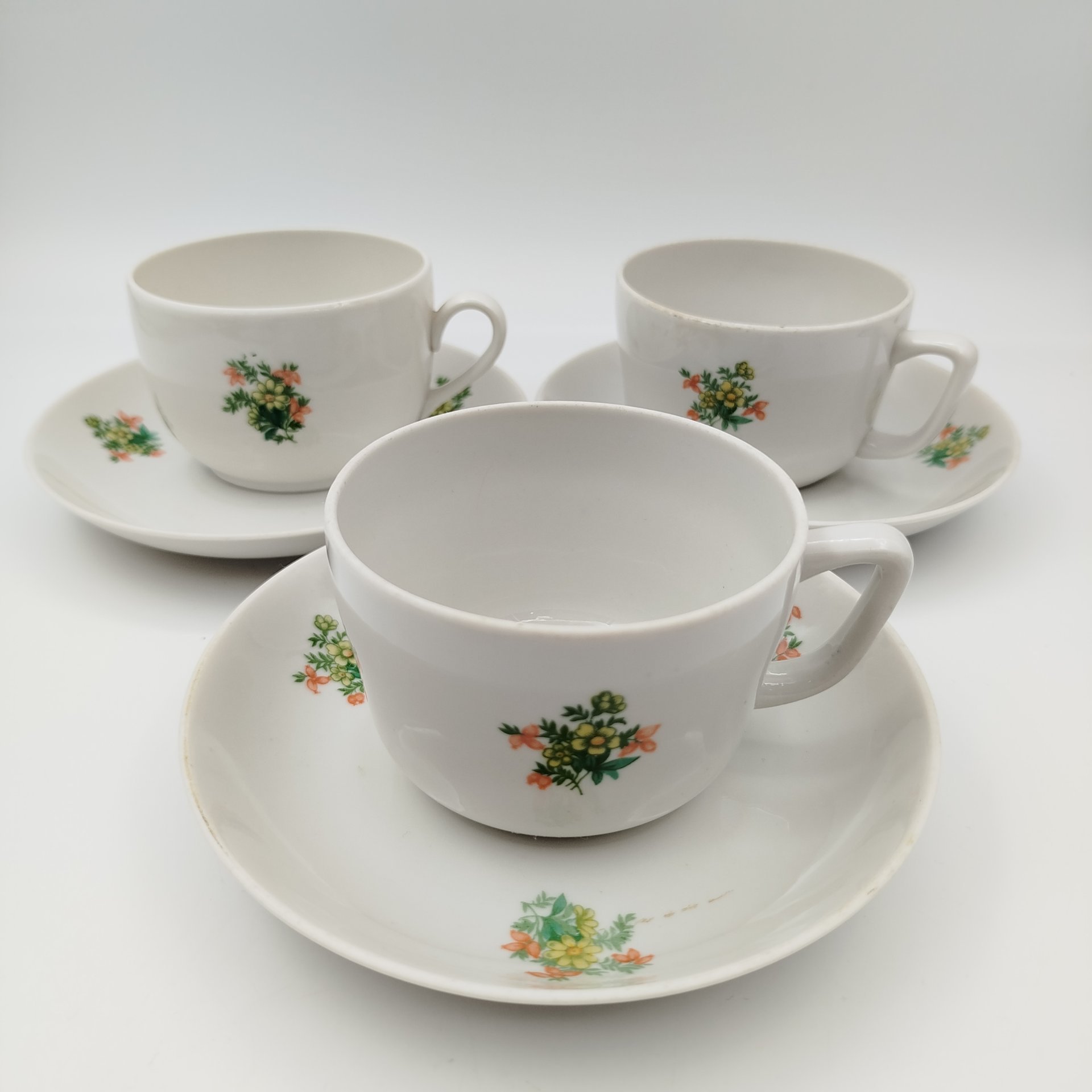 Набор из 5-ти чайных пар, украшенных цветочным декором, фарфор, деколь, Дмитровский фарфоровый завод (ДФЗ Вербилки), СССР, 1954-1965 гг.