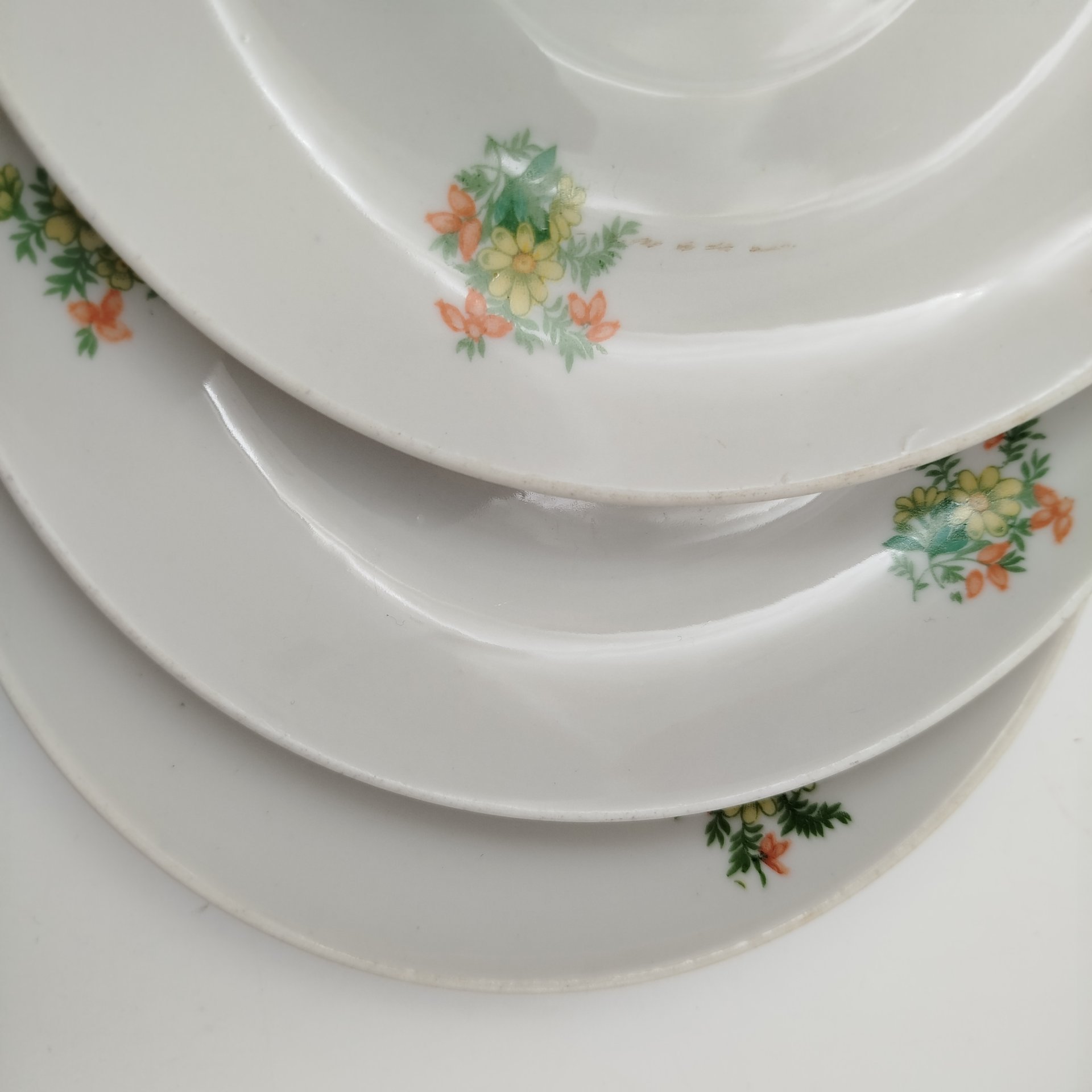 Набор из 5-ти чайных пар, украшенных цветочным декором, фарфор, деколь, Дмитровский фарфоровый завод (ДФЗ Вербилки), СССР, 1954-1965 гг.