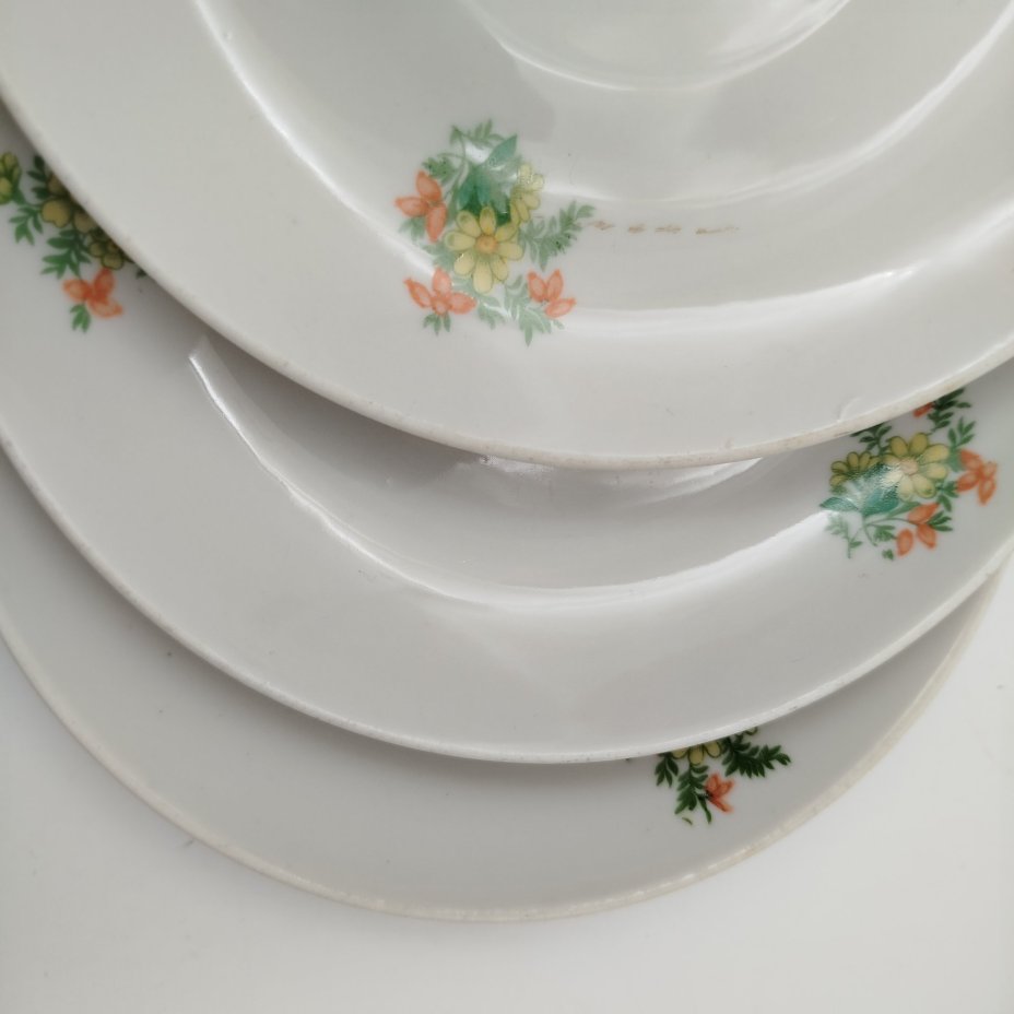 Набор из 5-ти чайных пар, украшенных цветочным декором, фарфор, деколь, Дмитровский фарфоровый завод (ДФЗ Вербилки), СССР, 1954-1965 гг.