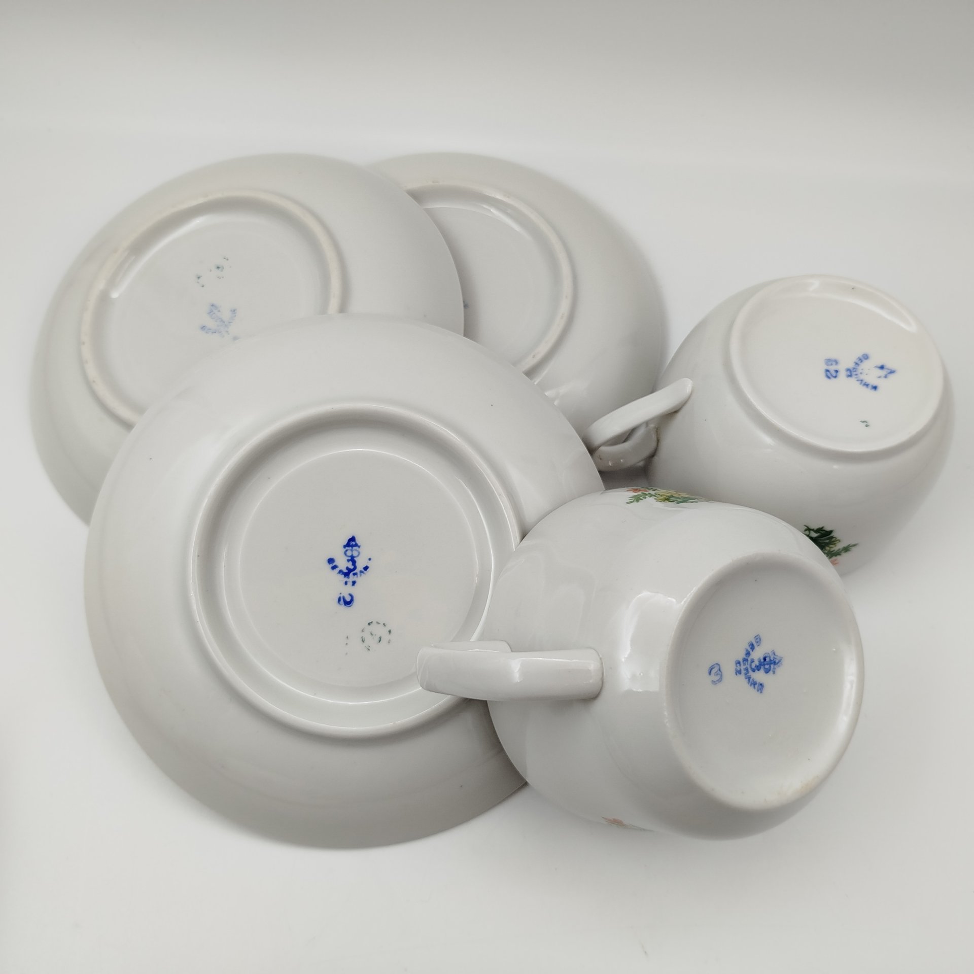 Набор из 5-ти чайных пар, украшенных цветочным декором, фарфор, деколь, Дмитровский фарфоровый завод (ДФЗ Вербилки), СССР, 1954-1965 гг.