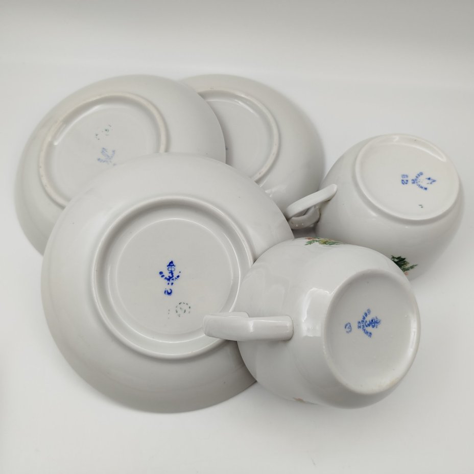 Набор из 5-ти чайных пар, украшенных цветочным декором, фарфор, деколь, Дмитровский фарфоровый завод (ДФЗ Вербилки), СССР, 1954-1965 гг.