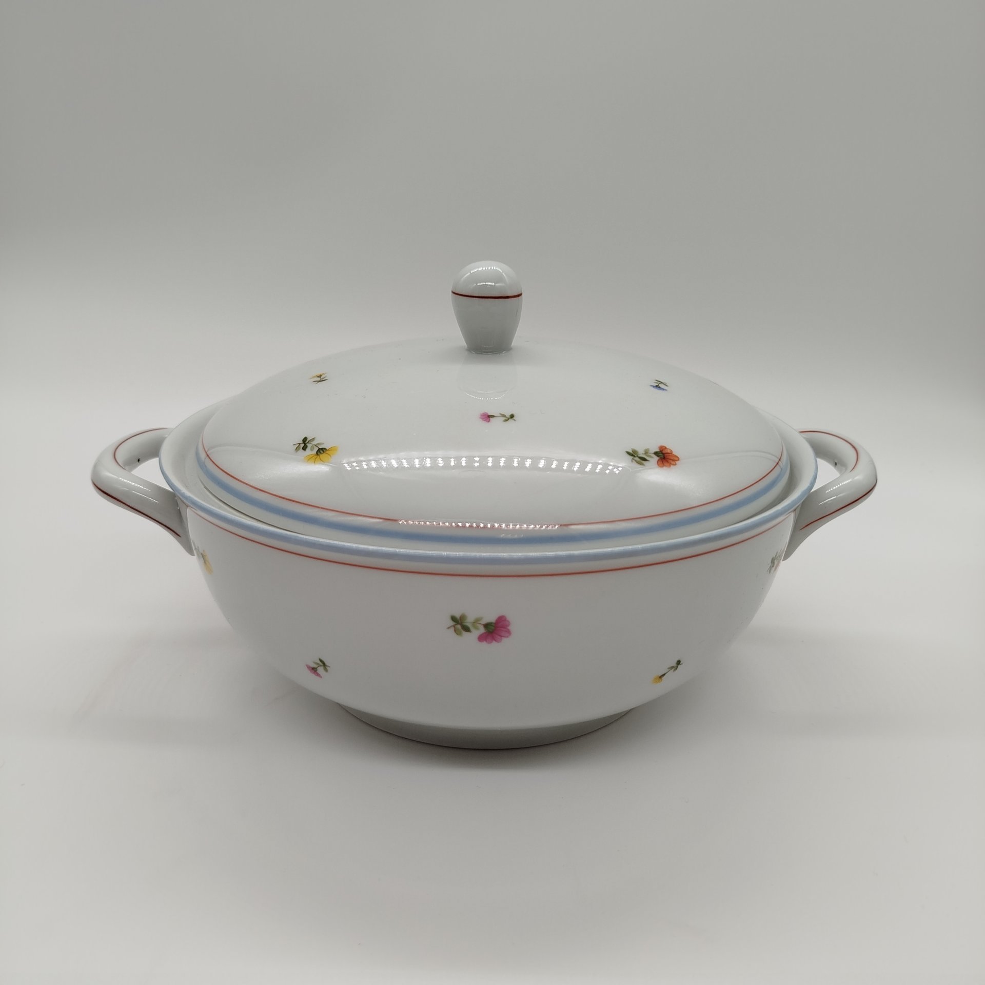 Супница с цветочном декором, фарфор, деколь, роспись, Европа, 1960-1980 гг.